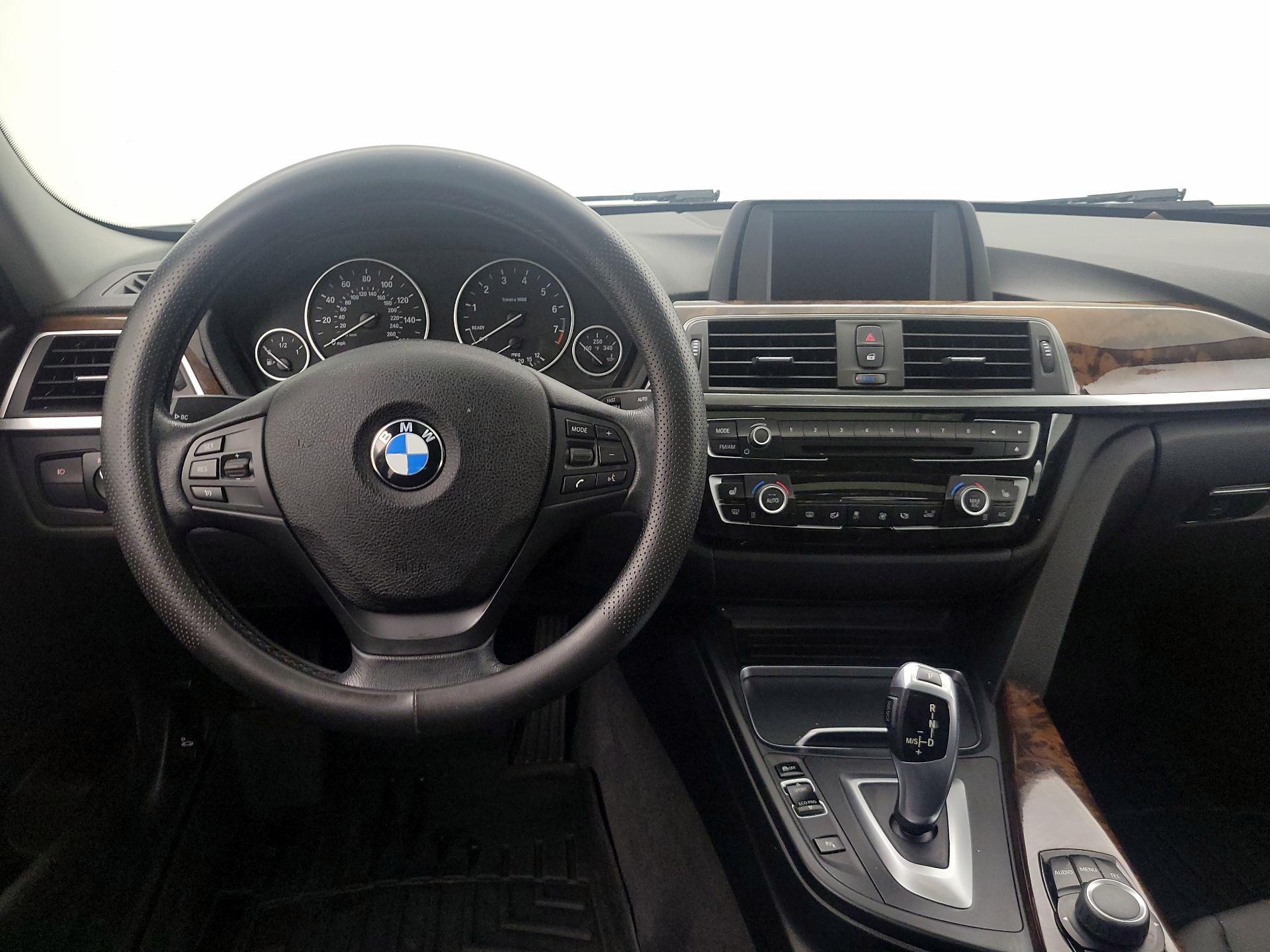 Thumbnail: 2017 BMW 3 Series - 10