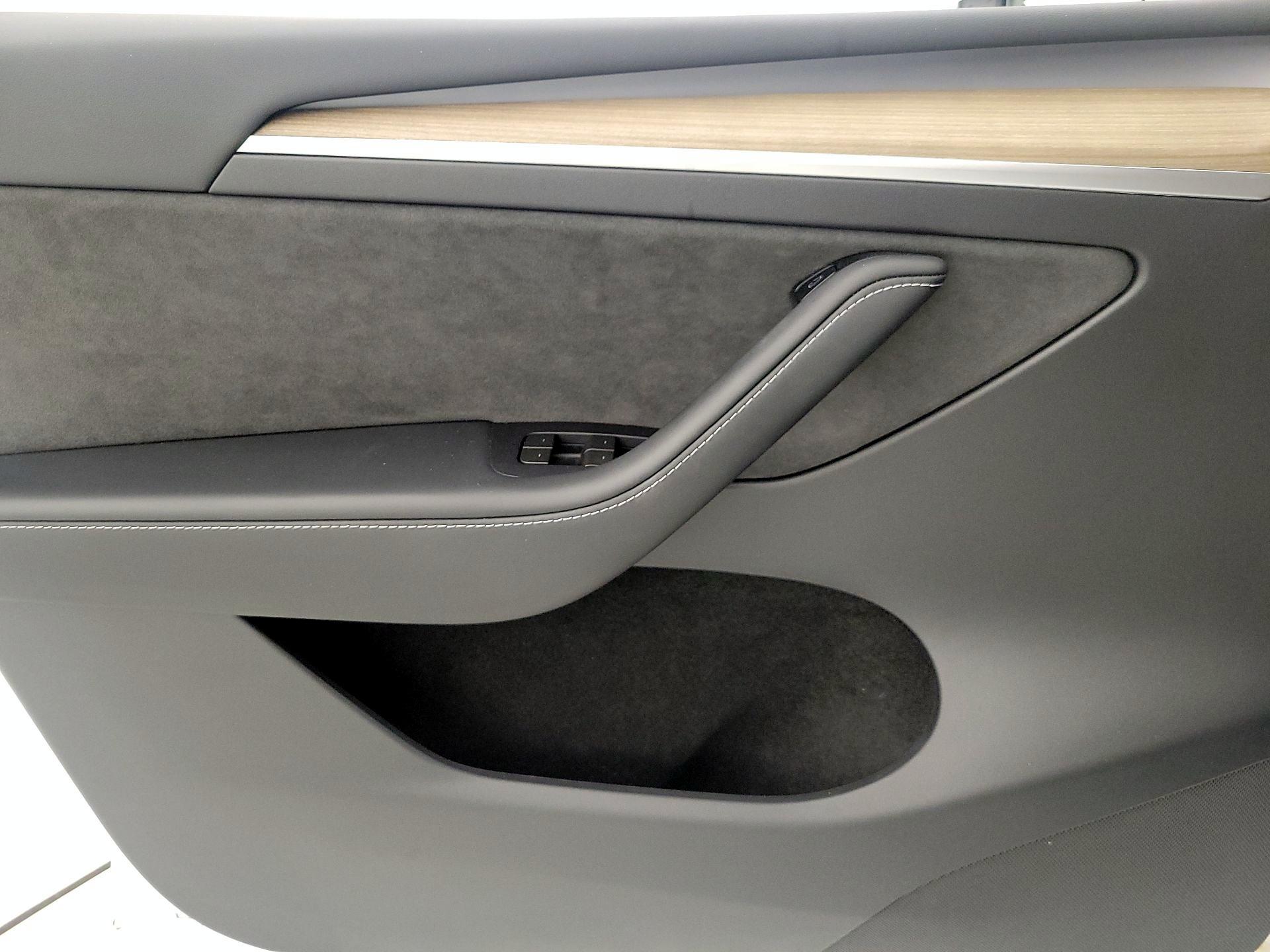 Thumbnail: 2023 Tesla Model Y - 12