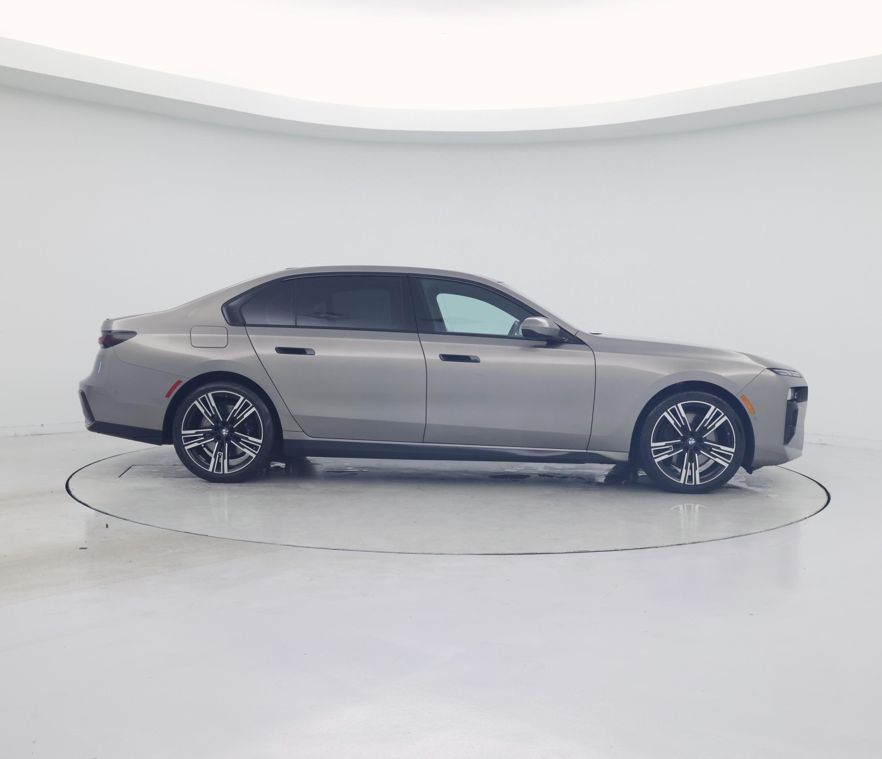 Thumbnail: 2023 BMW 7 Series - 7