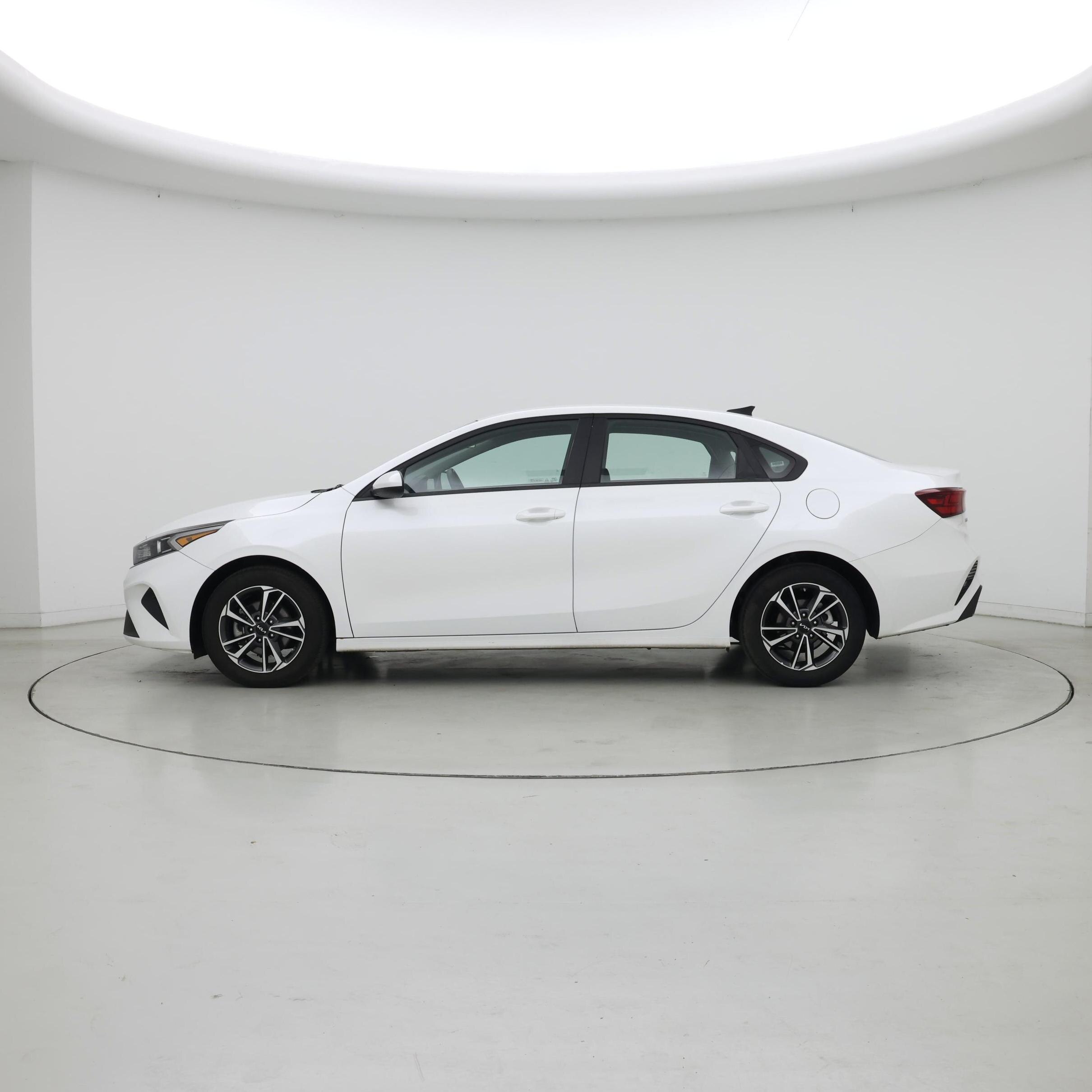 Thumbnail: 2024 Kia Forte - 3