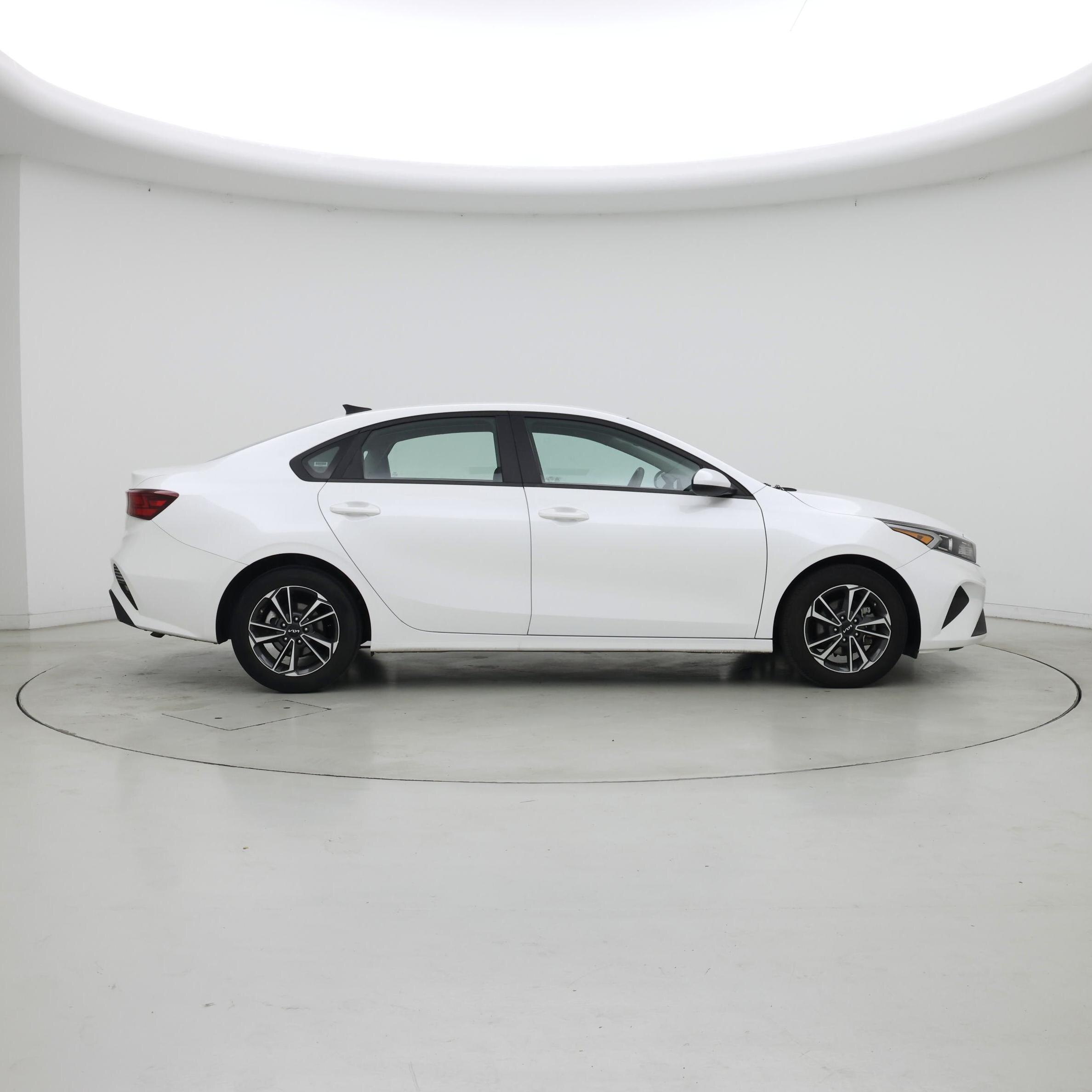 Thumbnail: 2024 Kia Forte - 7