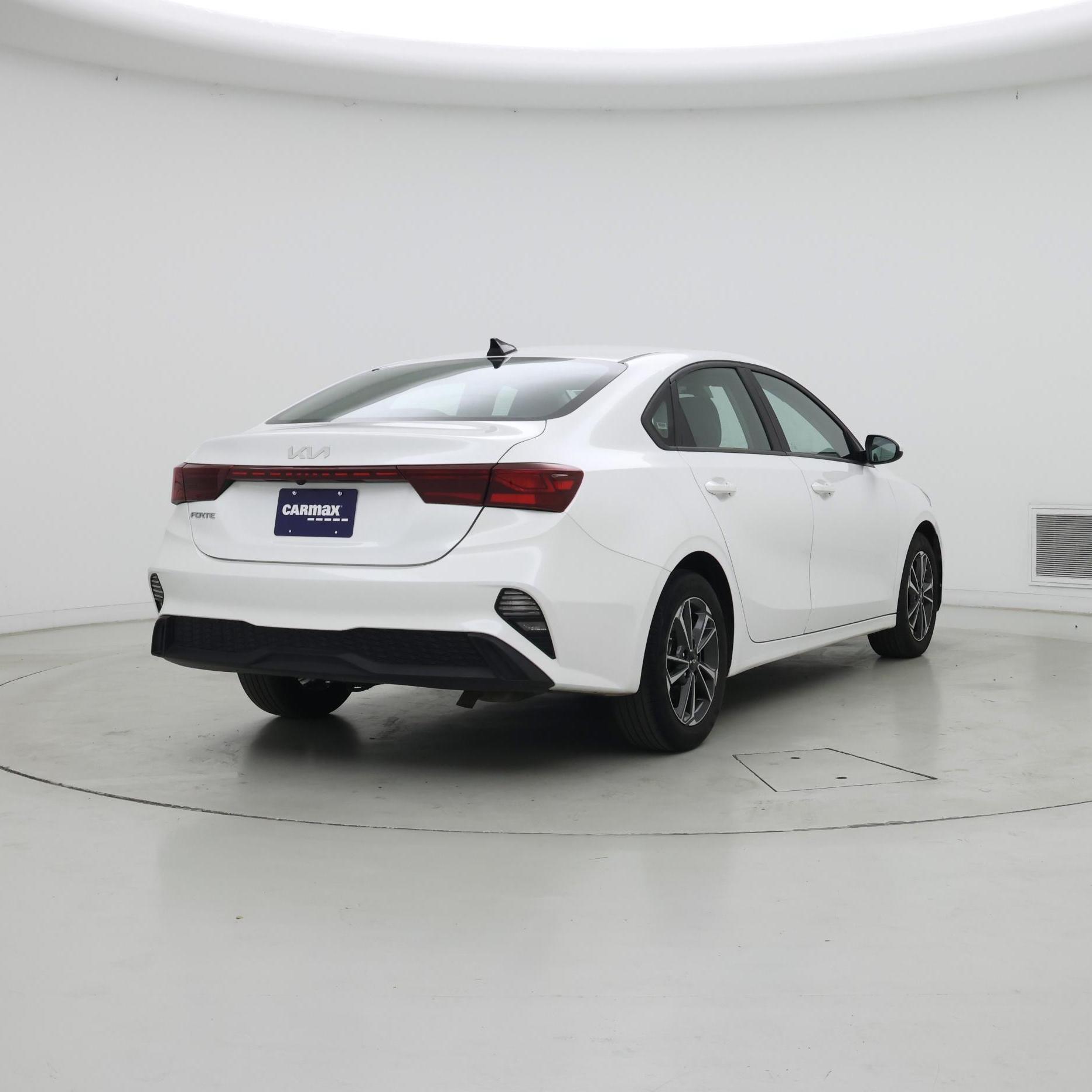 Thumbnail: 2024 Kia Forte - 8