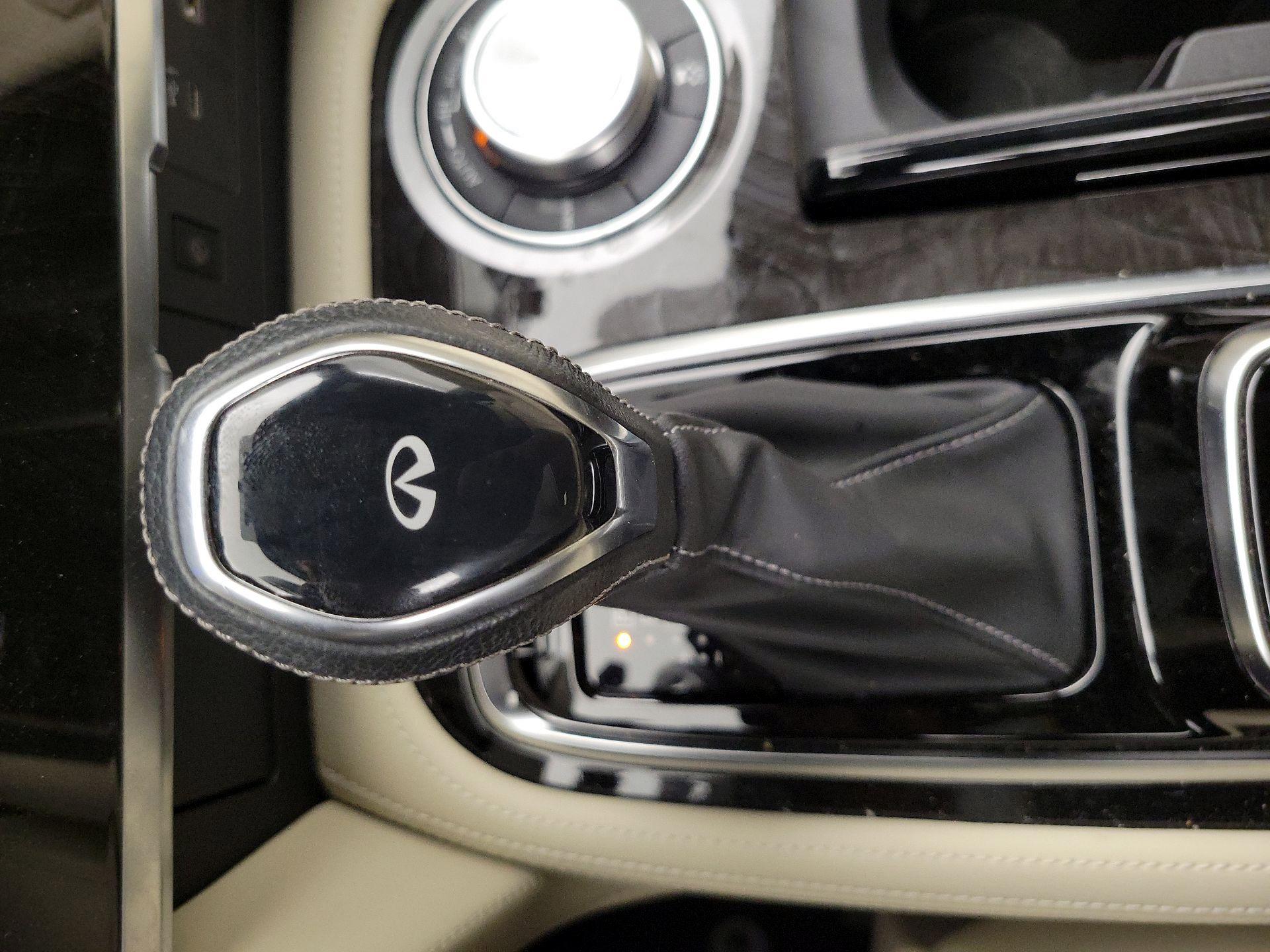 Thumbnail: 2022 INFINITI QX80 - 18
