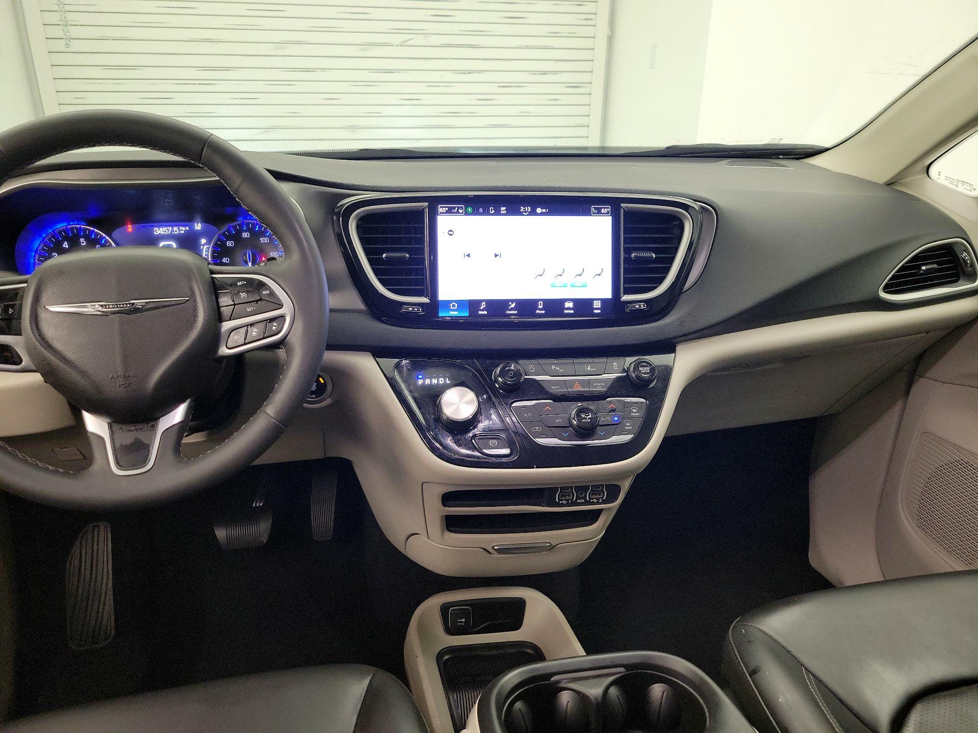 Thumbnail: 2023 Chrysler Pacifica - 9