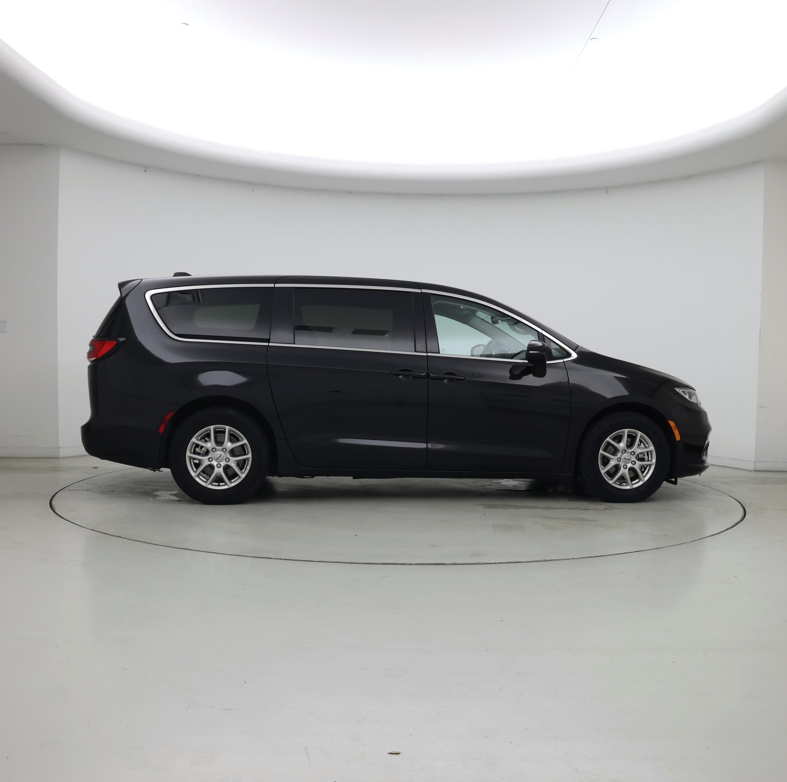 Thumbnail: 2023 Chrysler Pacifica - 7
