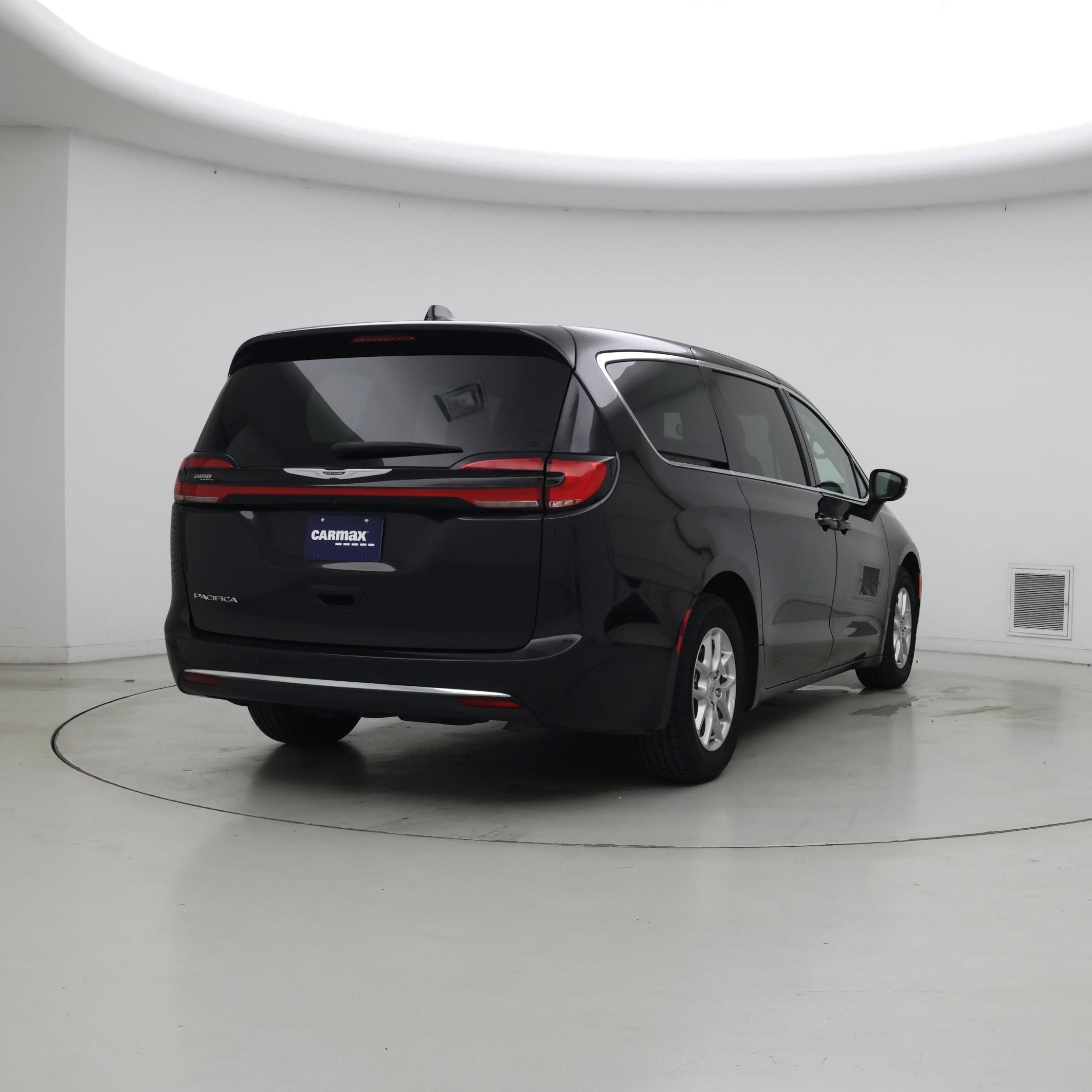 Thumbnail: 2023 Chrysler Pacifica - 8