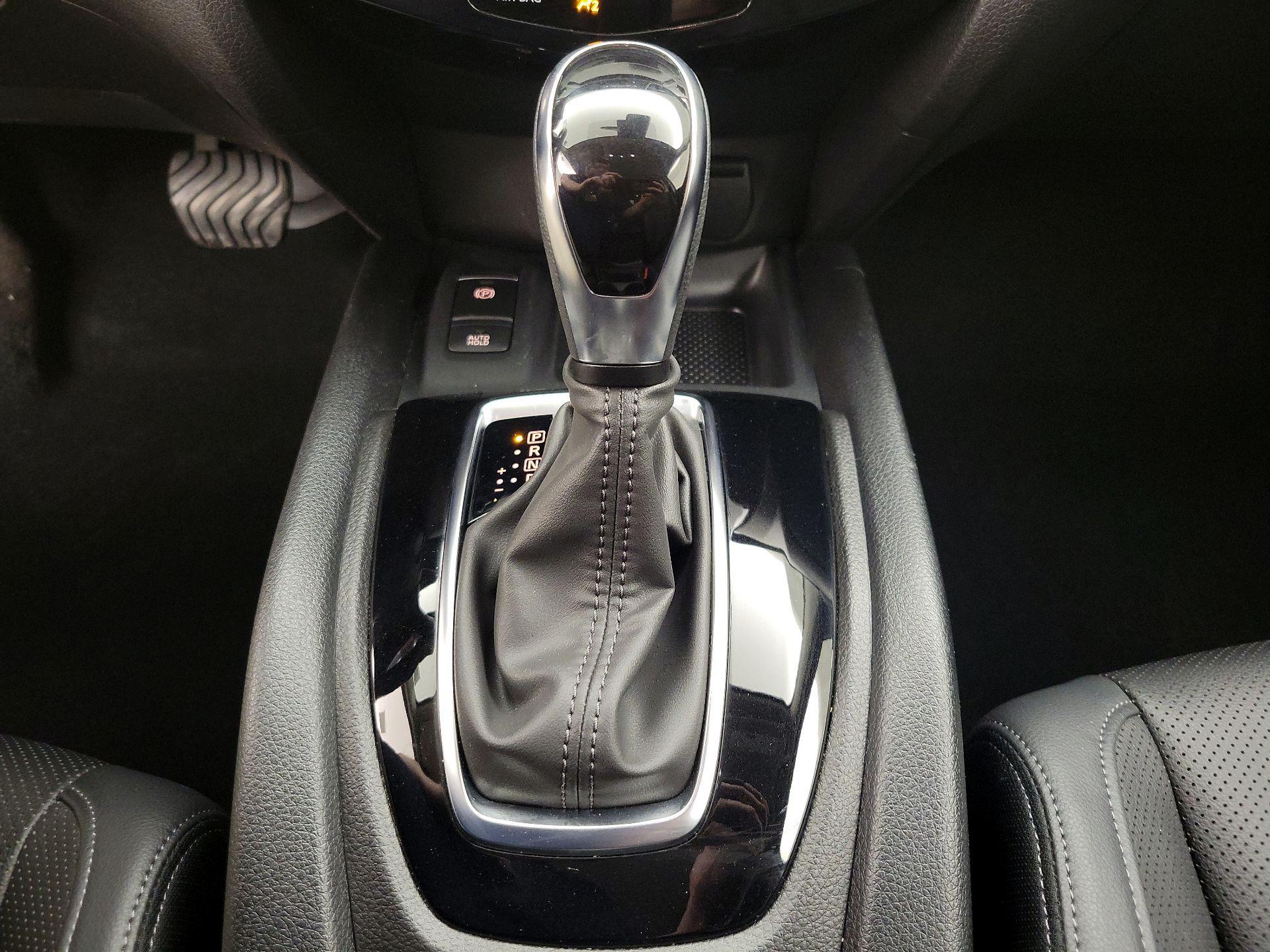 Thumbnail: 2022 Nissan Rogue Sport - 18