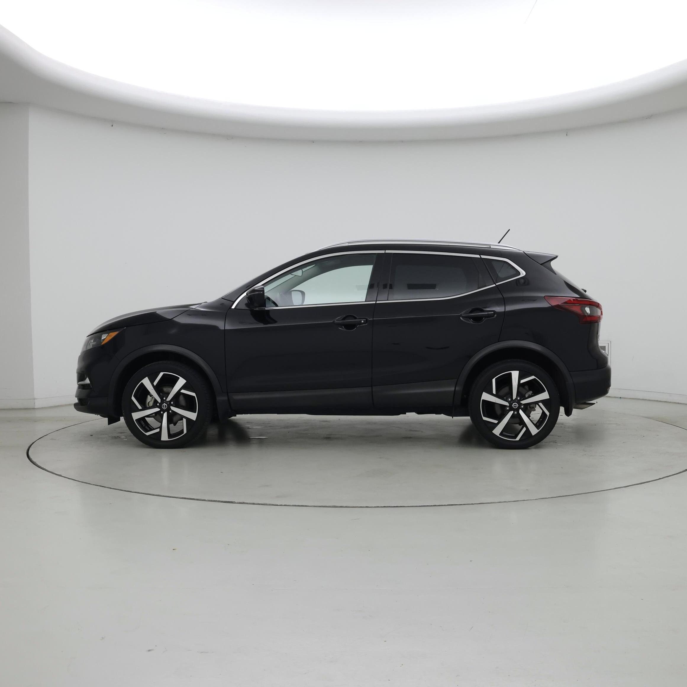 Thumbnail: 2022 Nissan Rogue Sport - 3