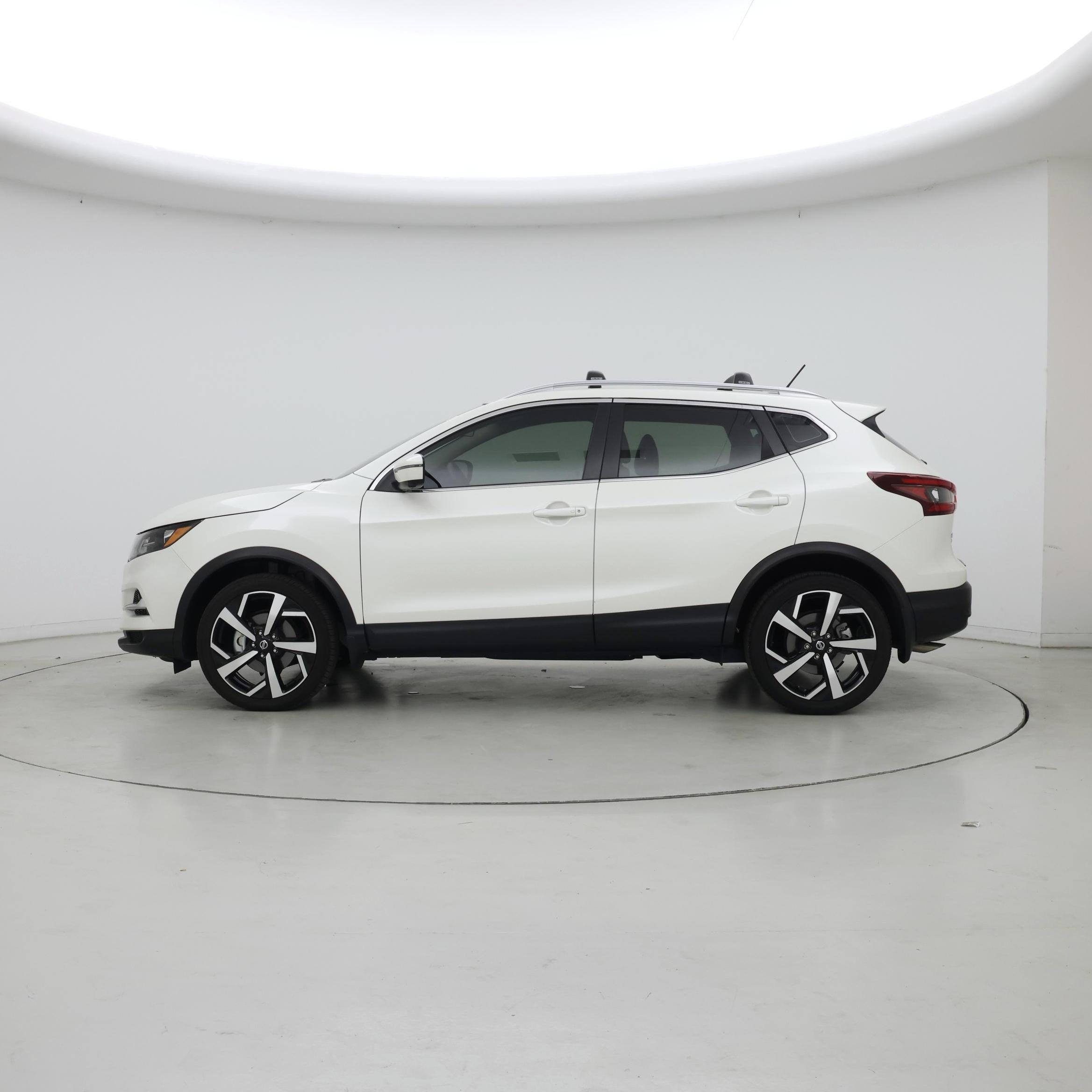 Thumbnail: 2022 Nissan Rogue Sport - 3