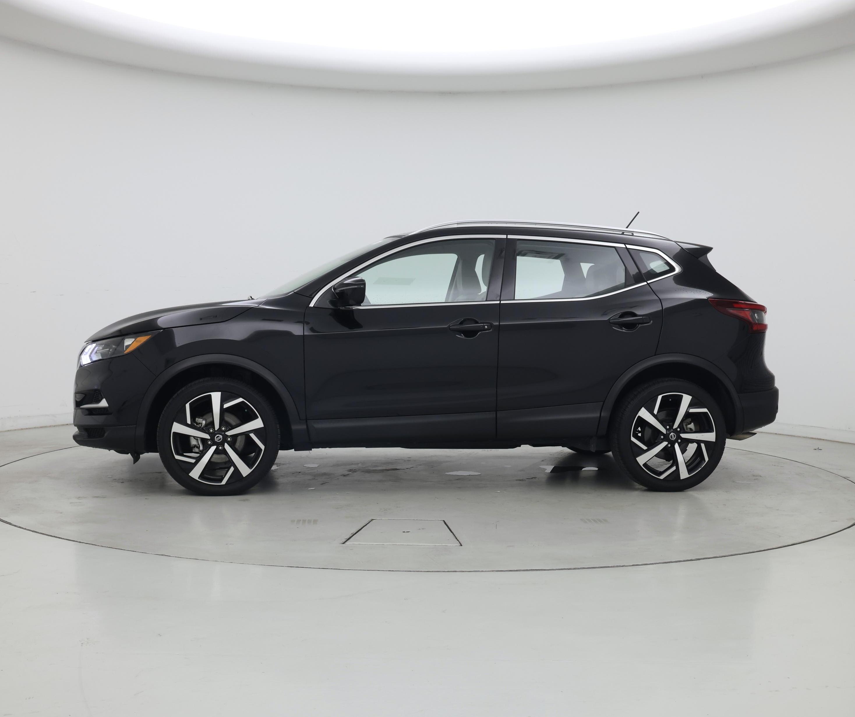 Thumbnail: 2022 Nissan Rogue Sport - 3