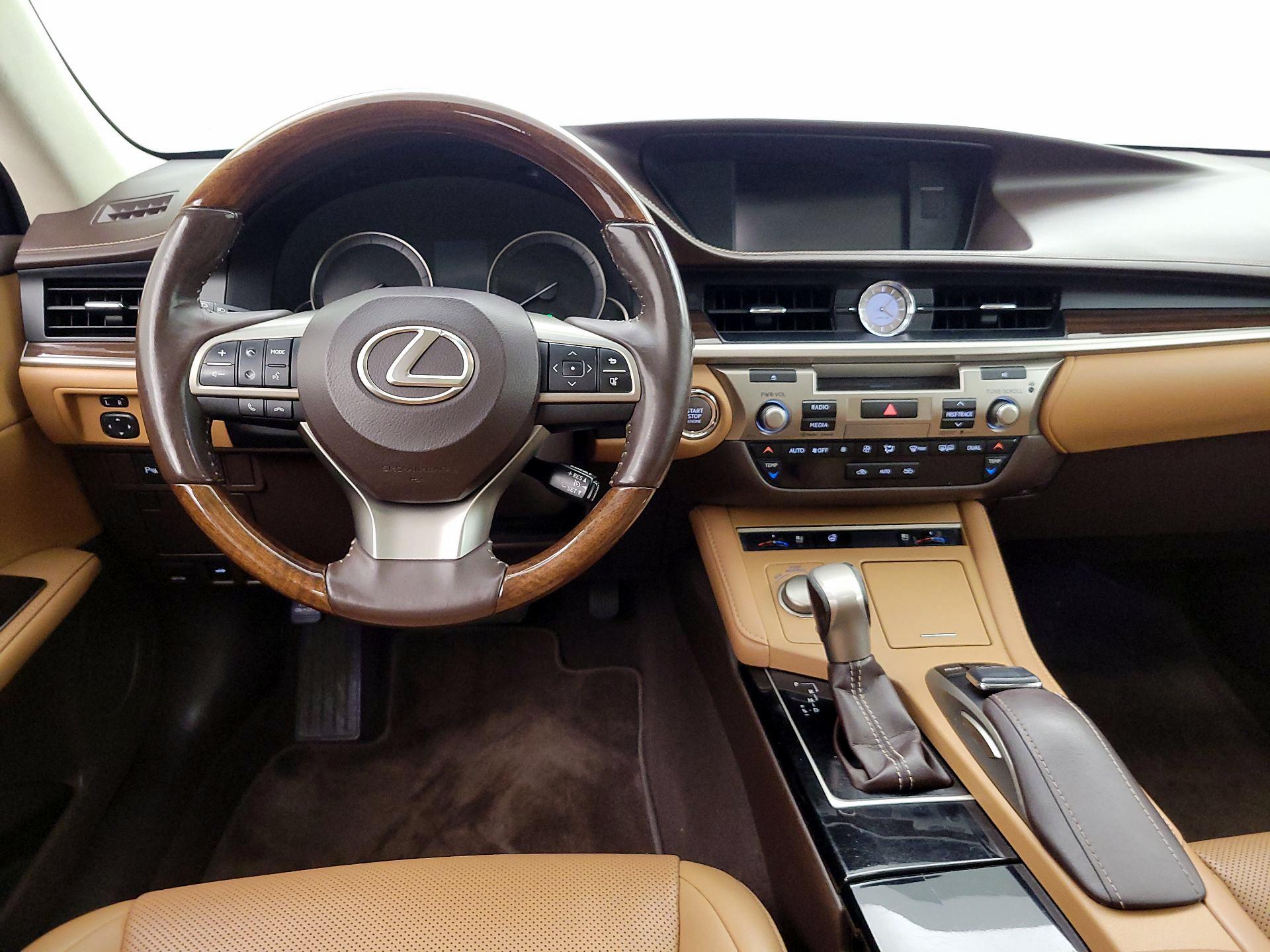 Thumbnail: 2016 Lexus ES - 10