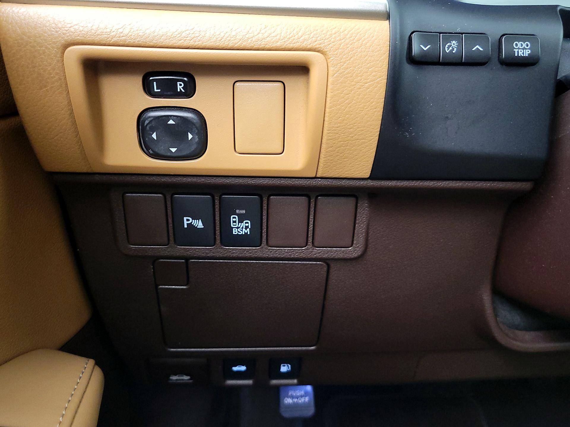 Thumbnail: 2016 Lexus ES - 13