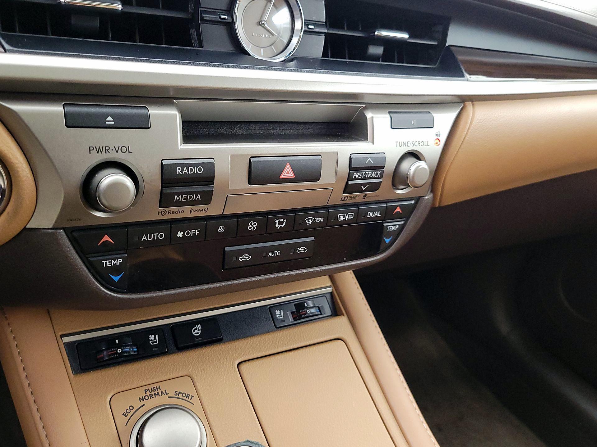 Thumbnail: 2016 Lexus ES - 17