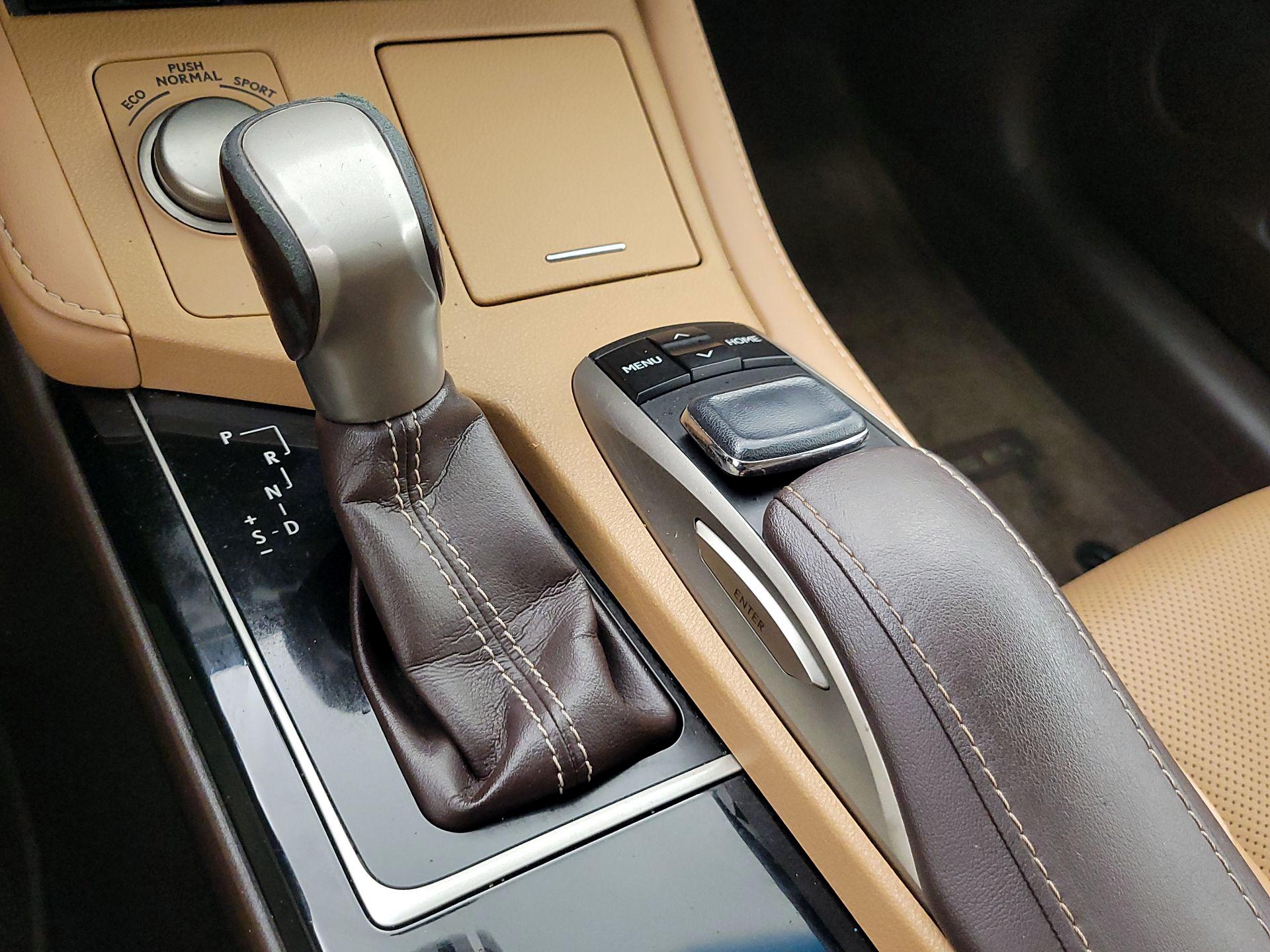 Thumbnail: 2016 Lexus ES - 18