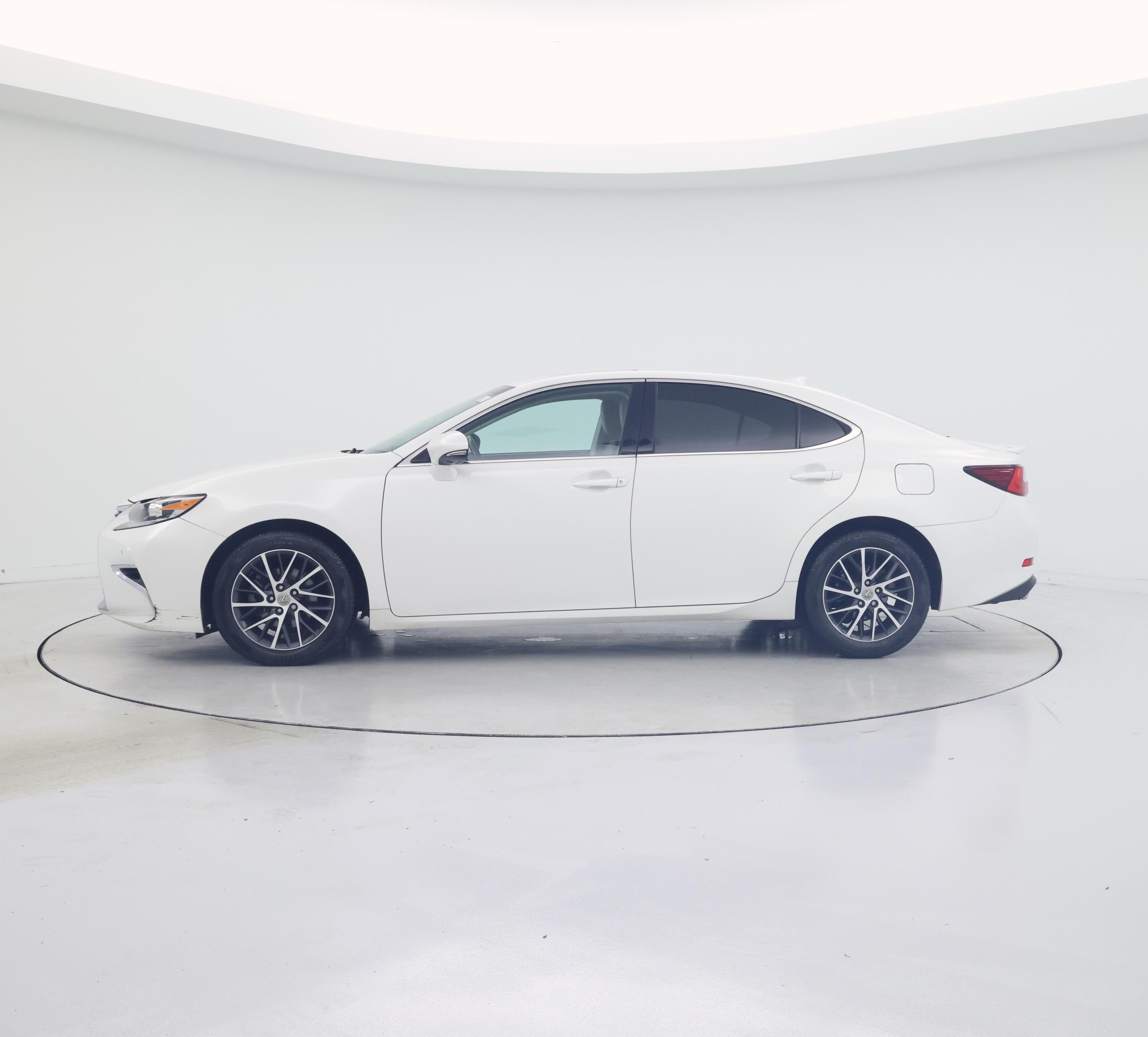 Thumbnail: 2016 Lexus ES - 3
