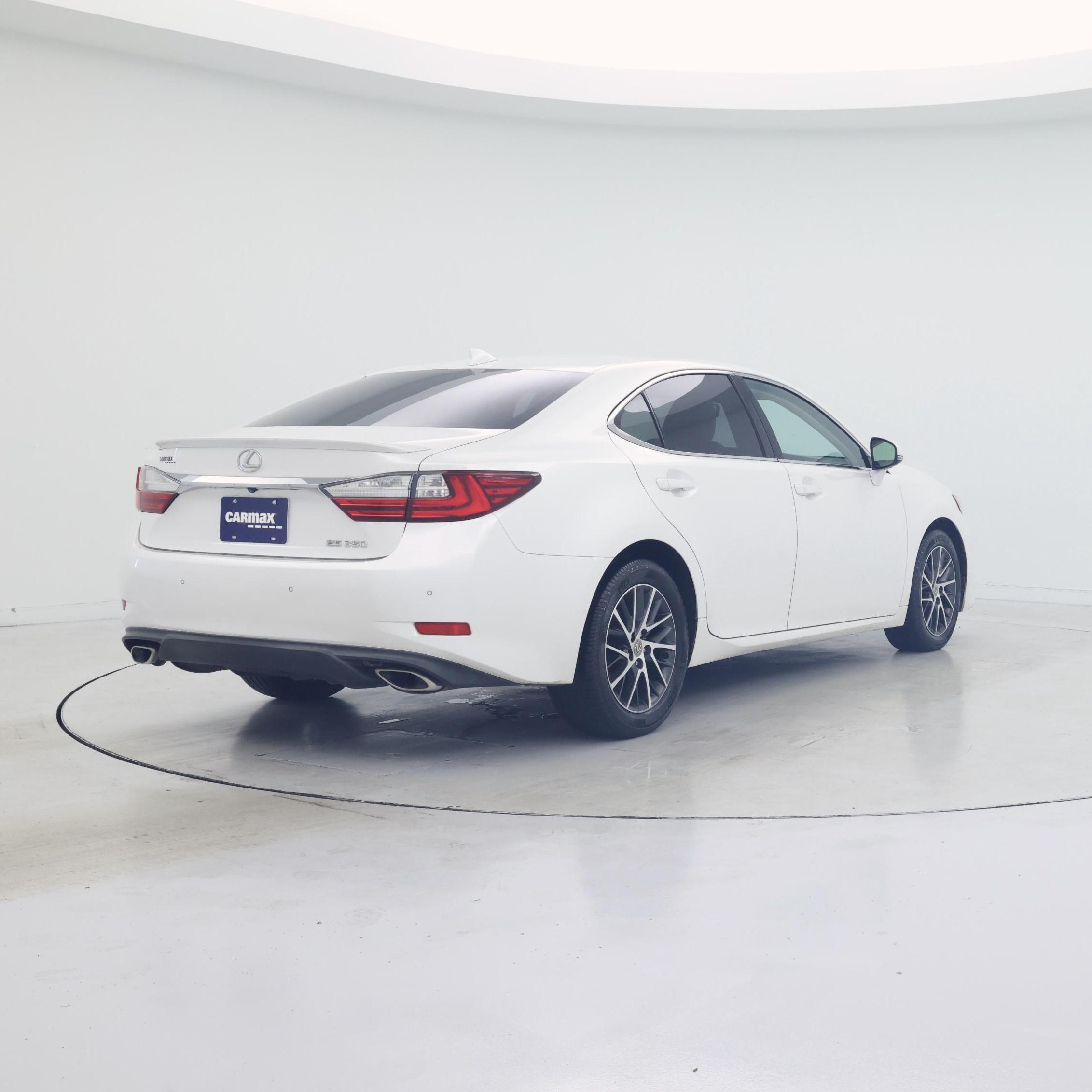 Thumbnail: 2016 Lexus ES - 8