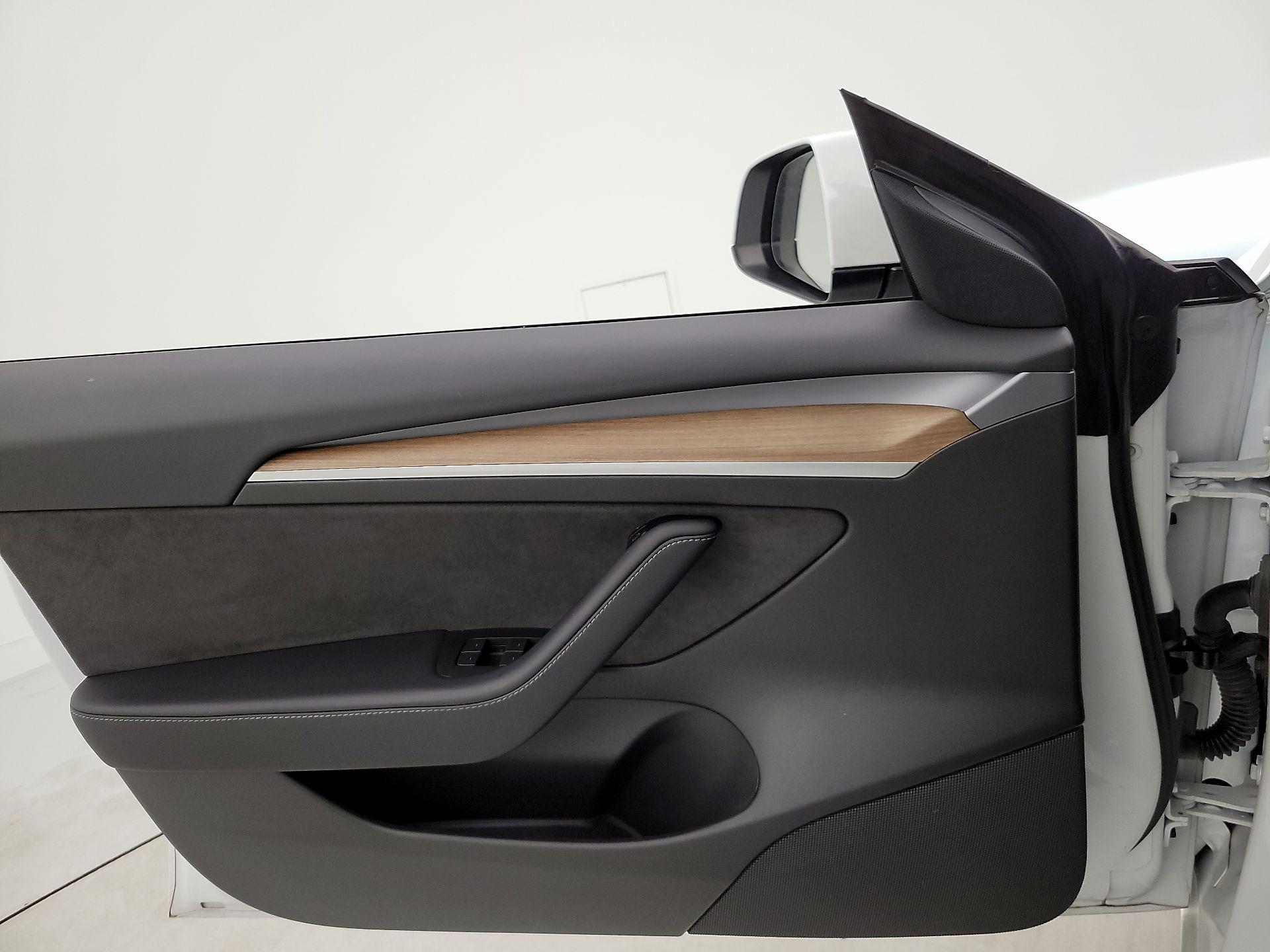 Thumbnail: 2022 Tesla Model 3 - 12