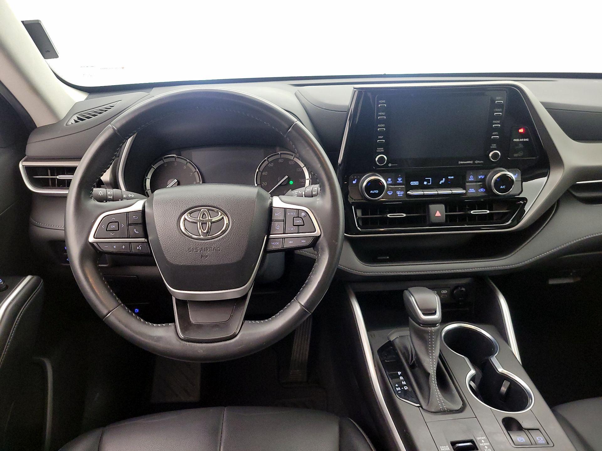 Thumbnail: 2022 Toyota Highlander - 10