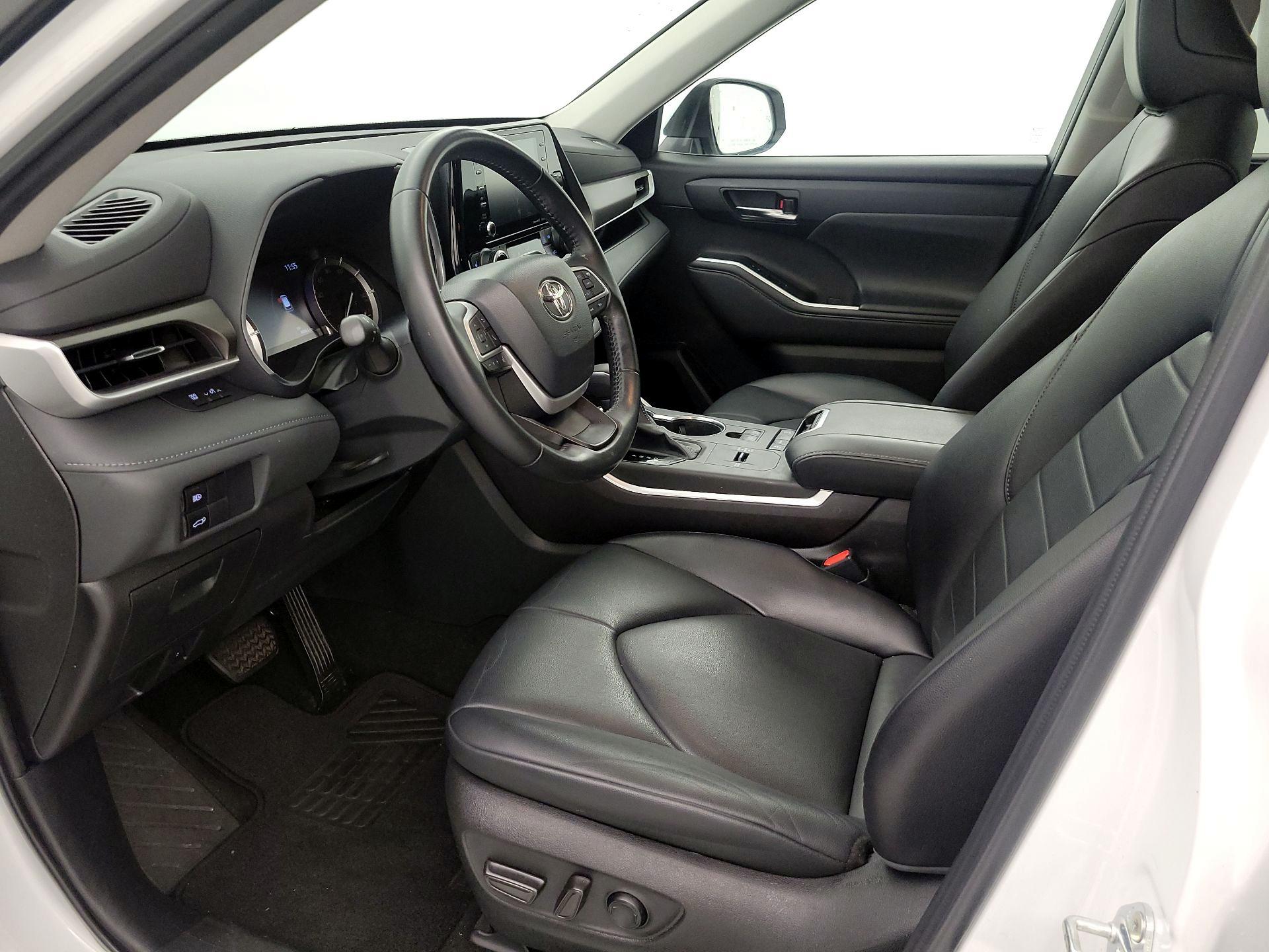 Thumbnail: 2022 Toyota Highlander - 11
