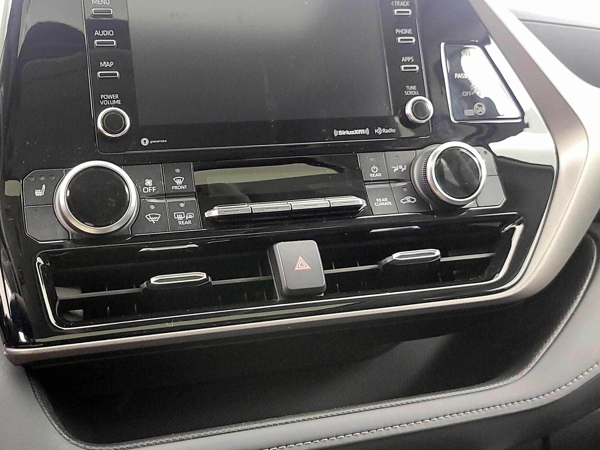 Thumbnail: 2022 Toyota Highlander - 16