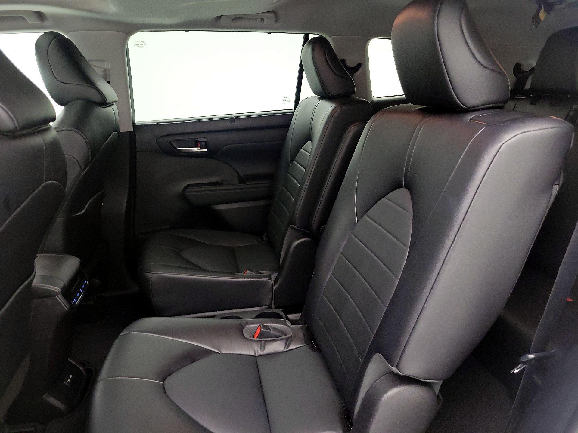 Thumbnail: 2022 Toyota Highlander - 20
