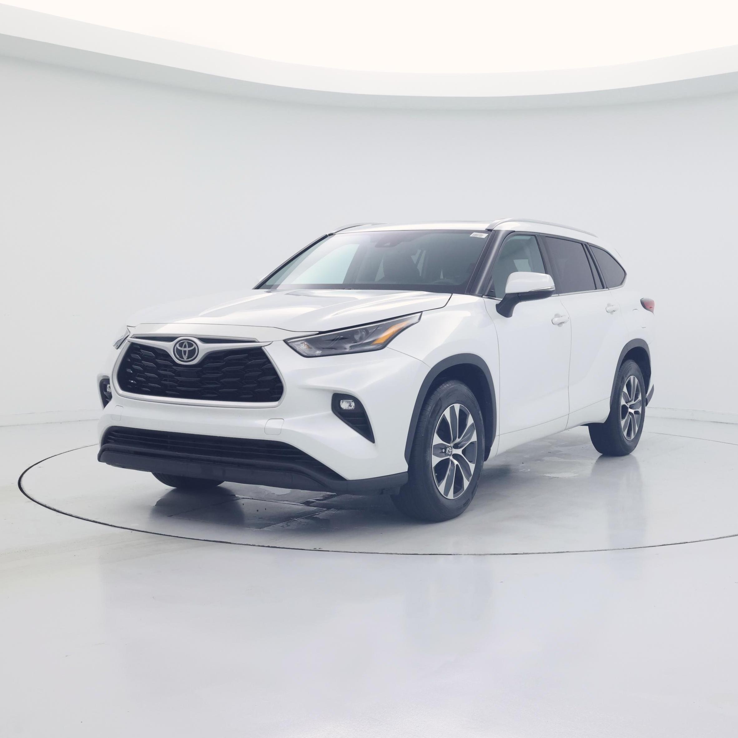Thumbnail: 2022 Toyota Highlander - 4
