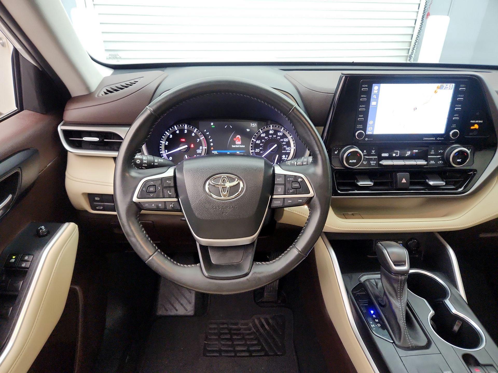 Thumbnail: 2022 Toyota Highlander - 10