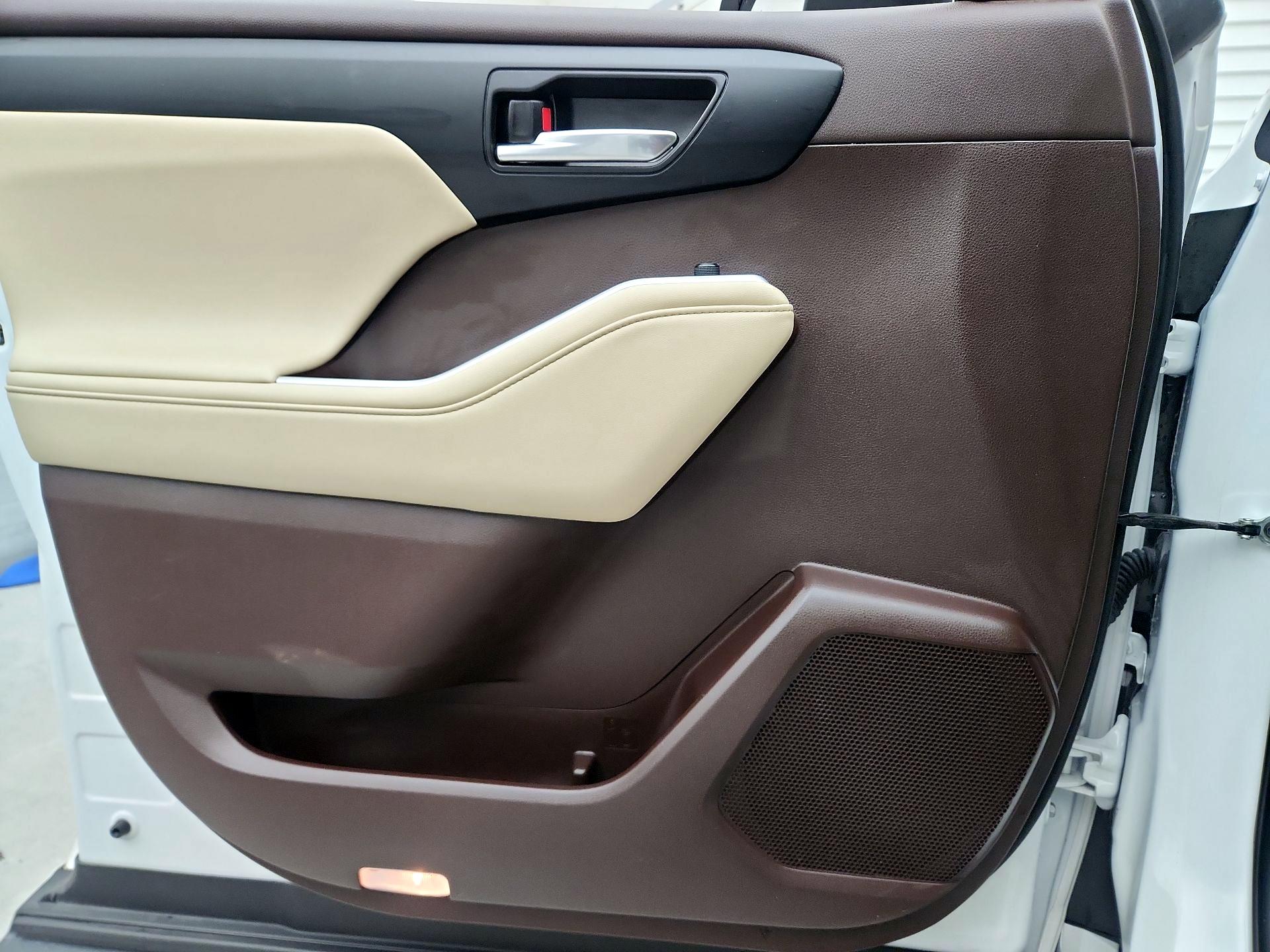 Thumbnail: 2022 Toyota Highlander - 12