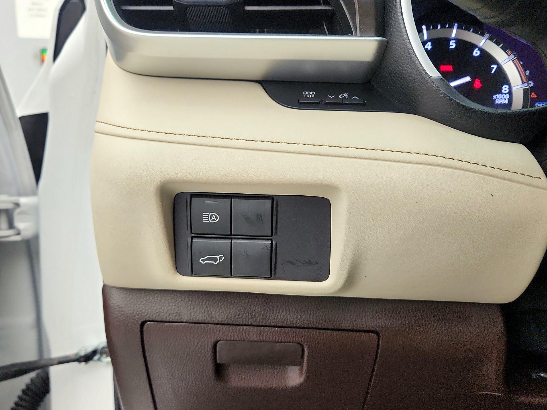 Thumbnail: 2022 Toyota Highlander - 13