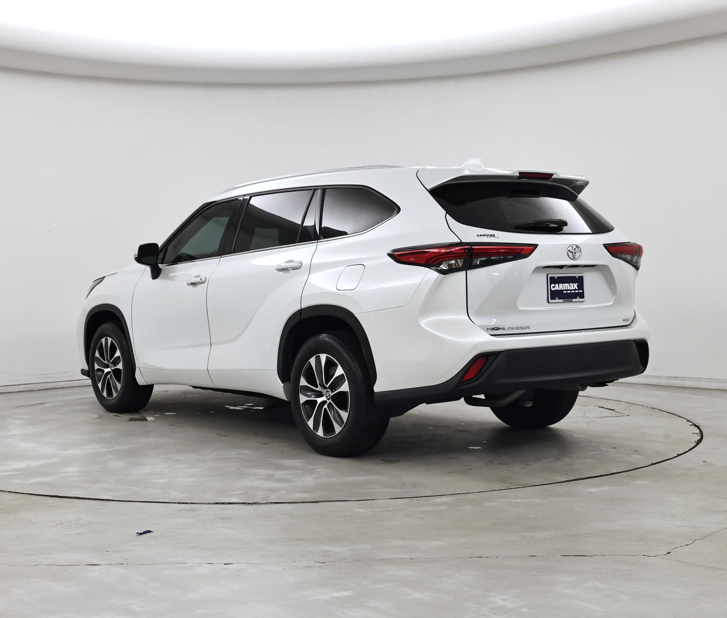 Thumbnail: 2022 Toyota Highlander - 2