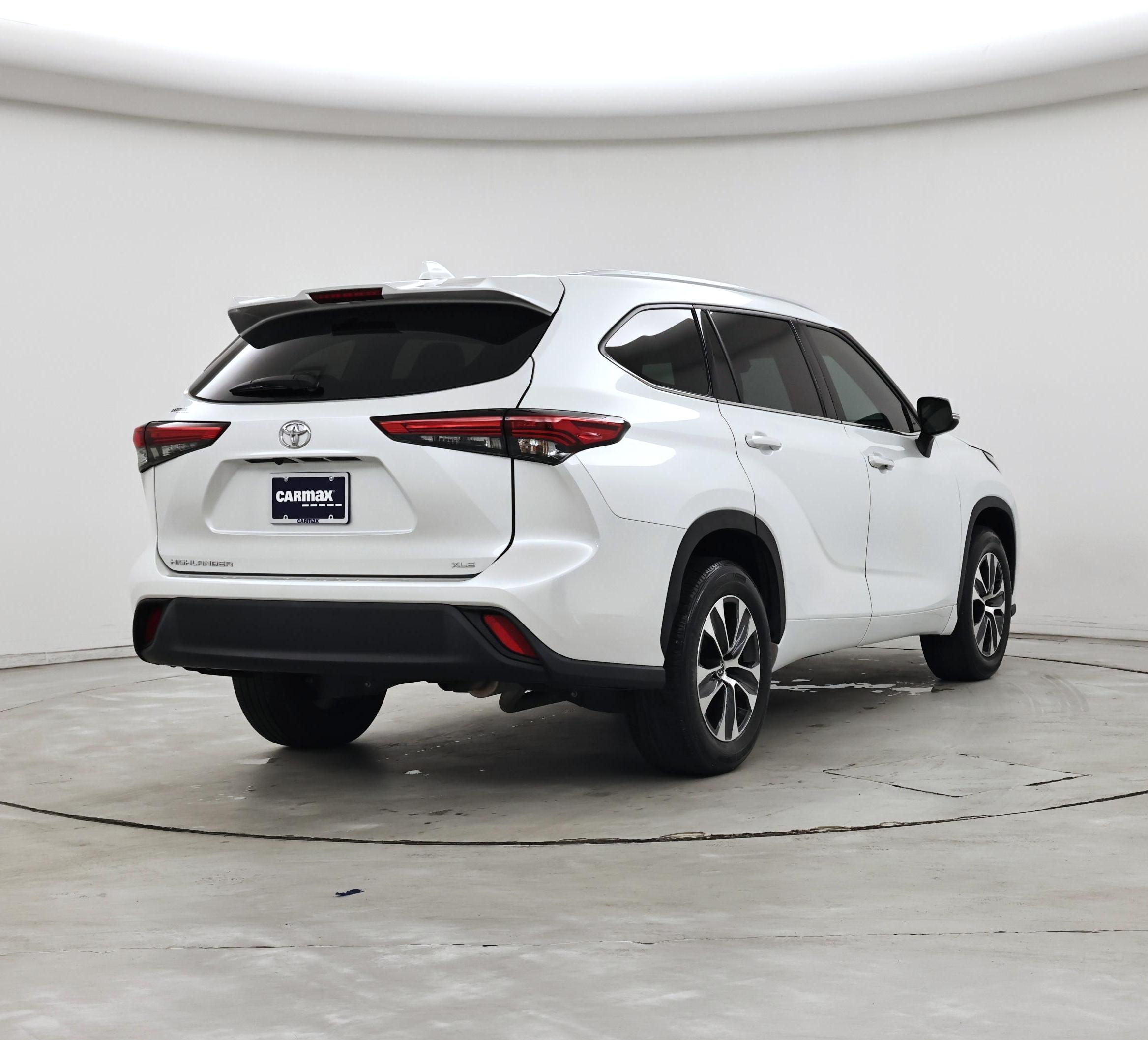 Thumbnail: 2022 Toyota Highlander - 8