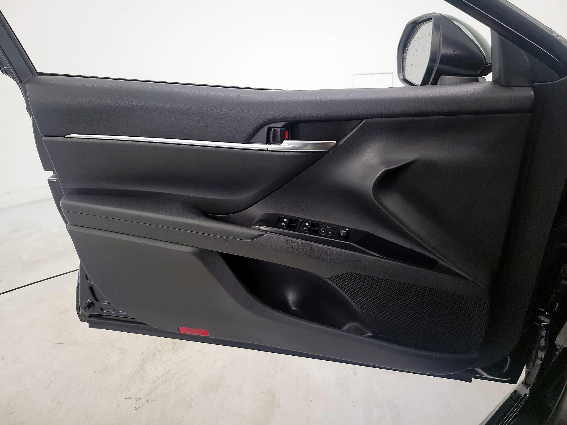 Thumbnail: 2020 Toyota Camry - 12