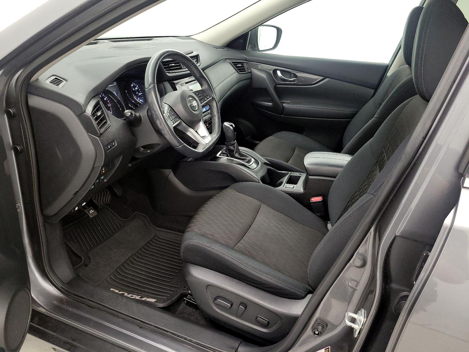 2017 Nissan Rogue SV - Photo 12