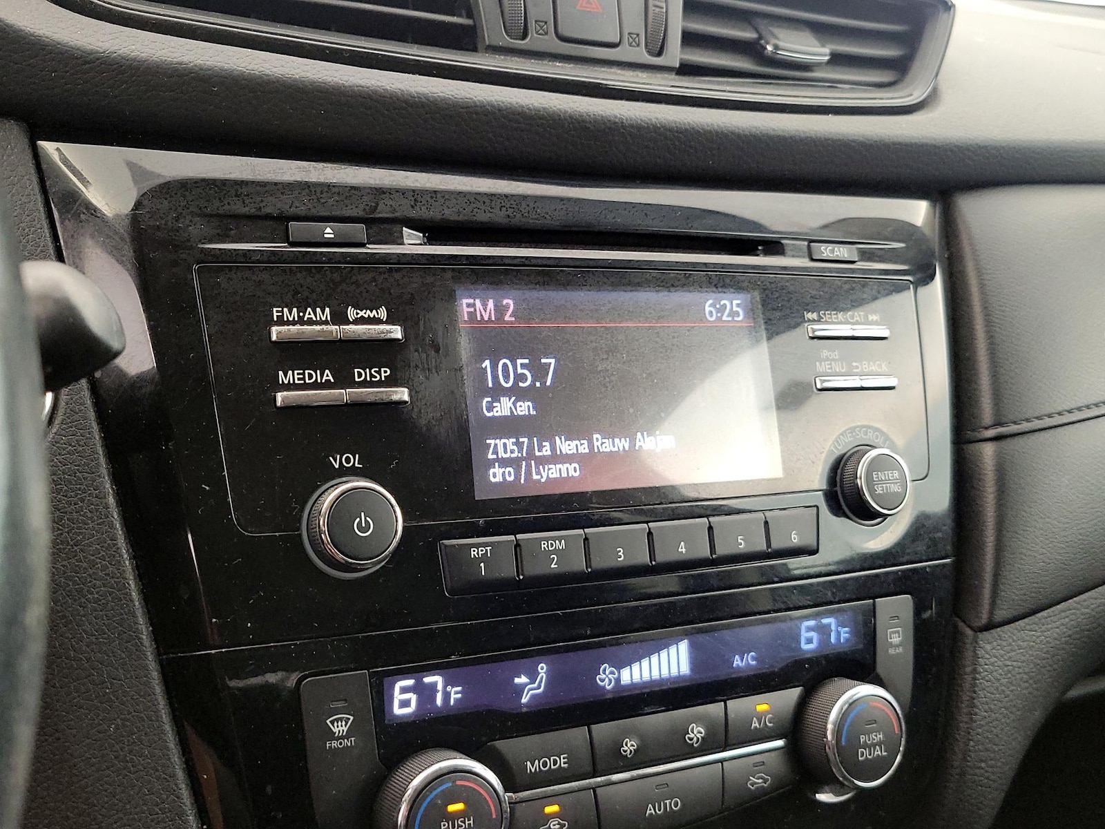 2017 Nissan Rogue SV - Photo 16