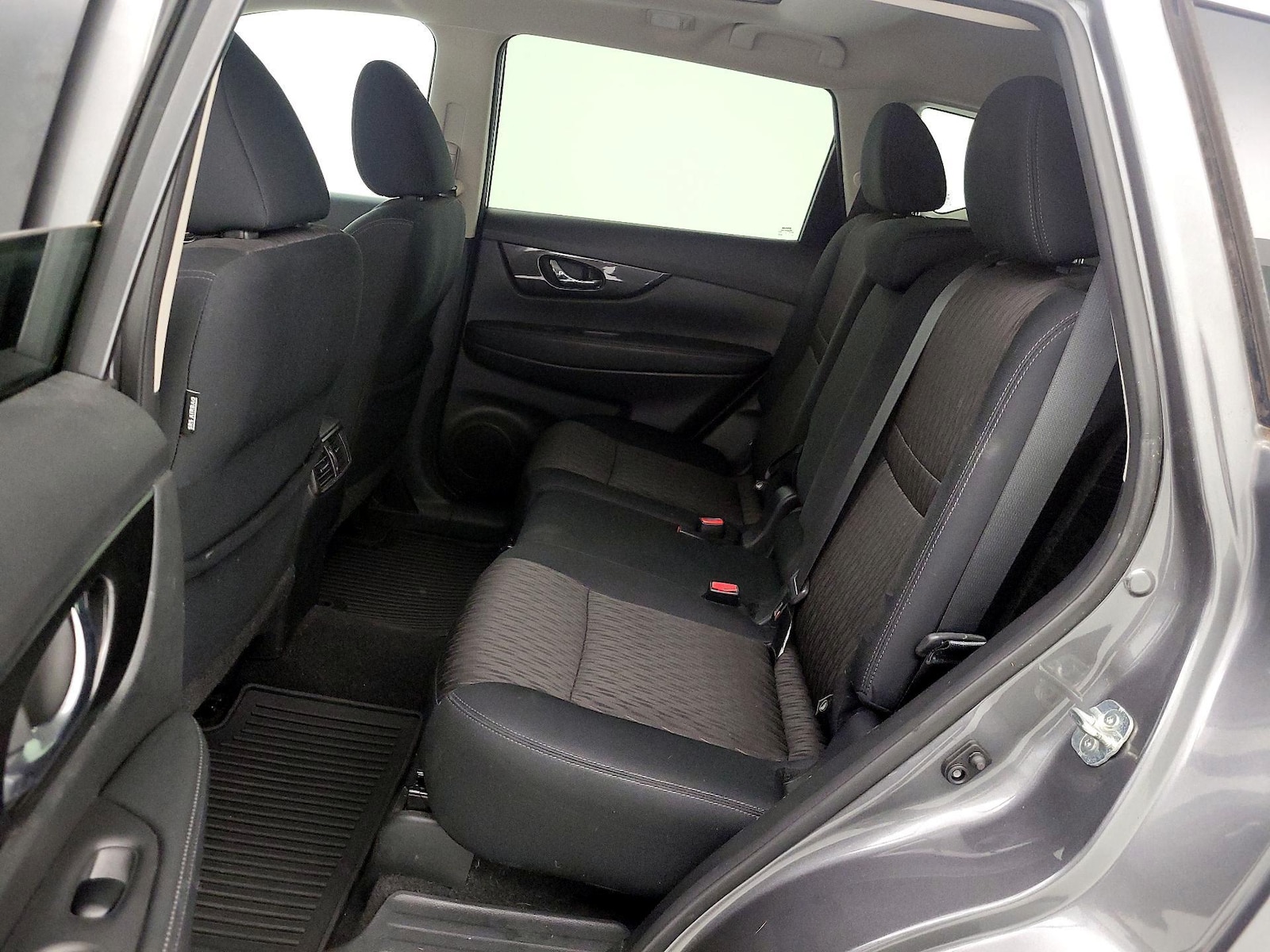 2017 Nissan Rogue SV - Photo 21