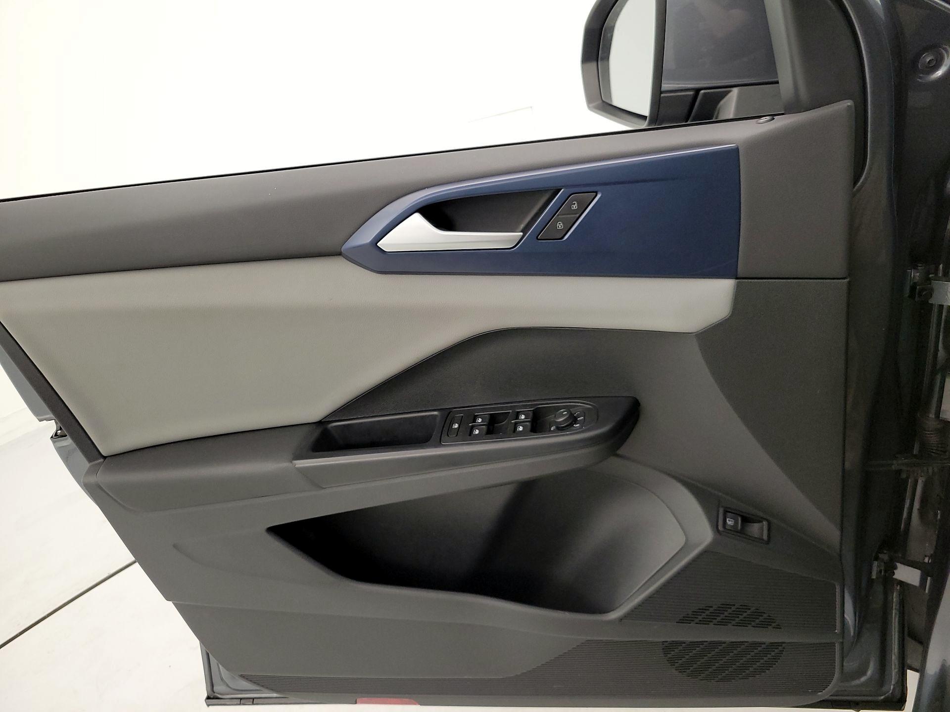 Thumbnail: 2022 Volkswagen Taos - 12