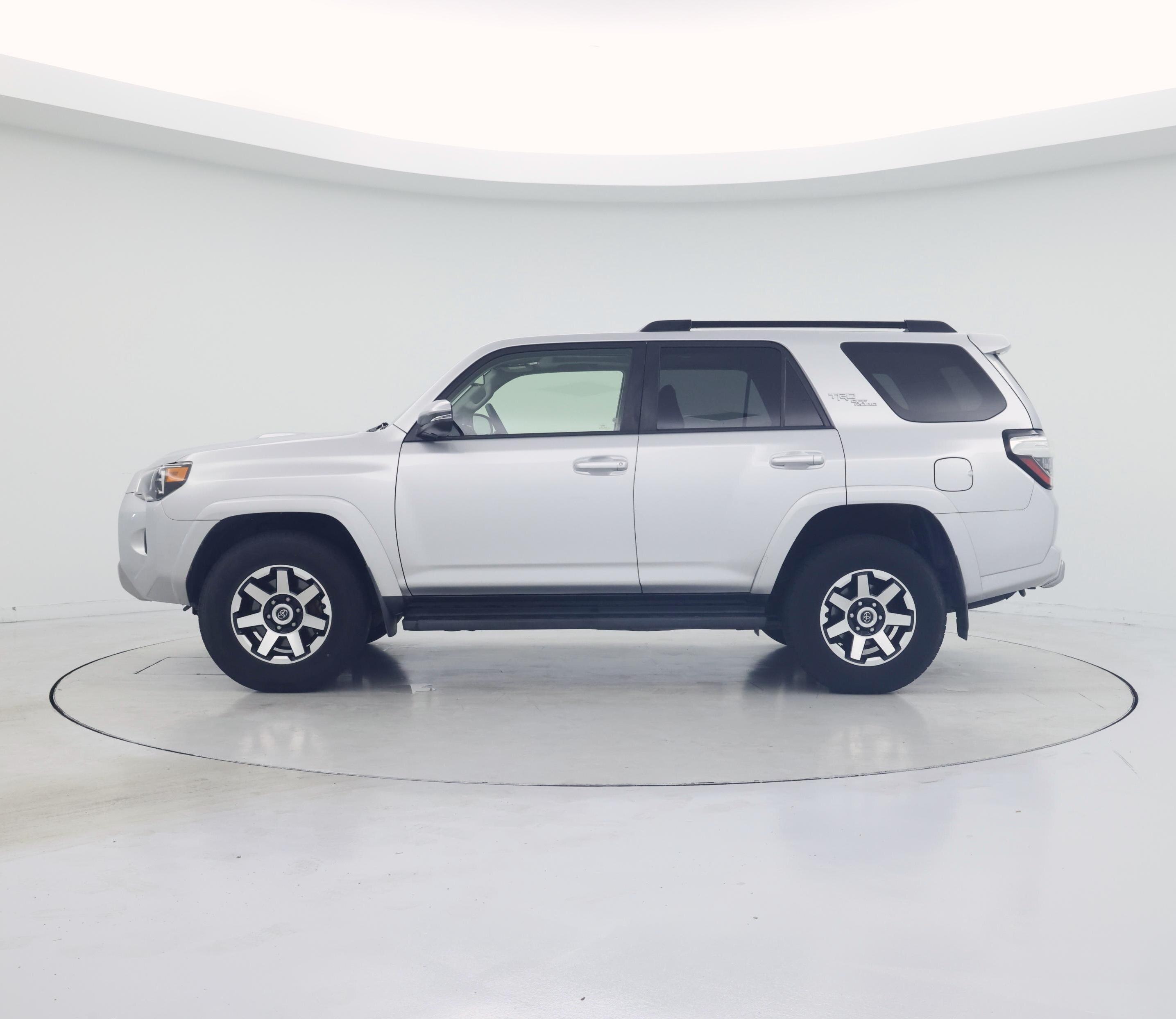 Thumbnail: 2019 Toyota 4Runner - 3
