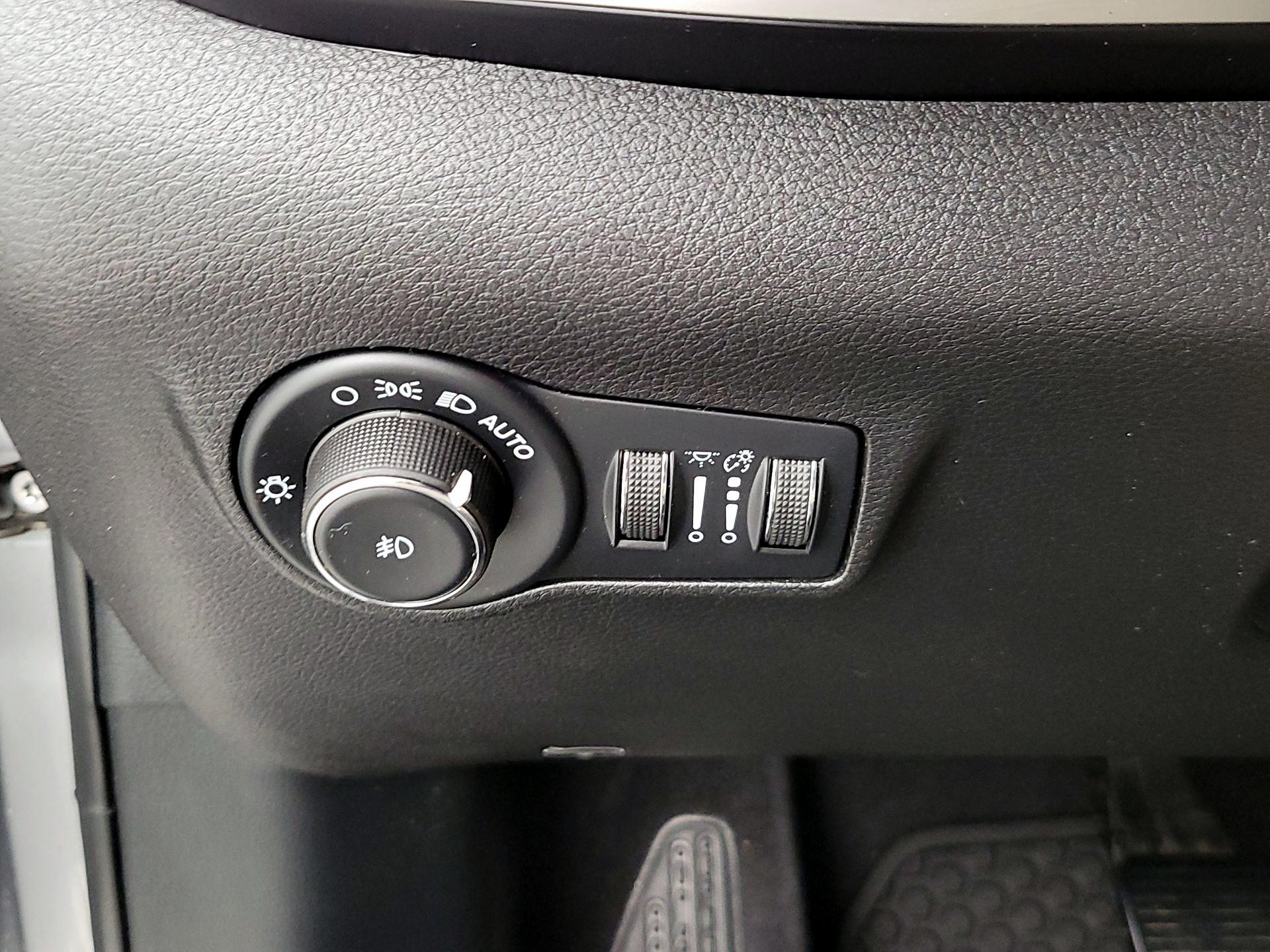 Thumbnail: 2022 Jeep Compass - 13