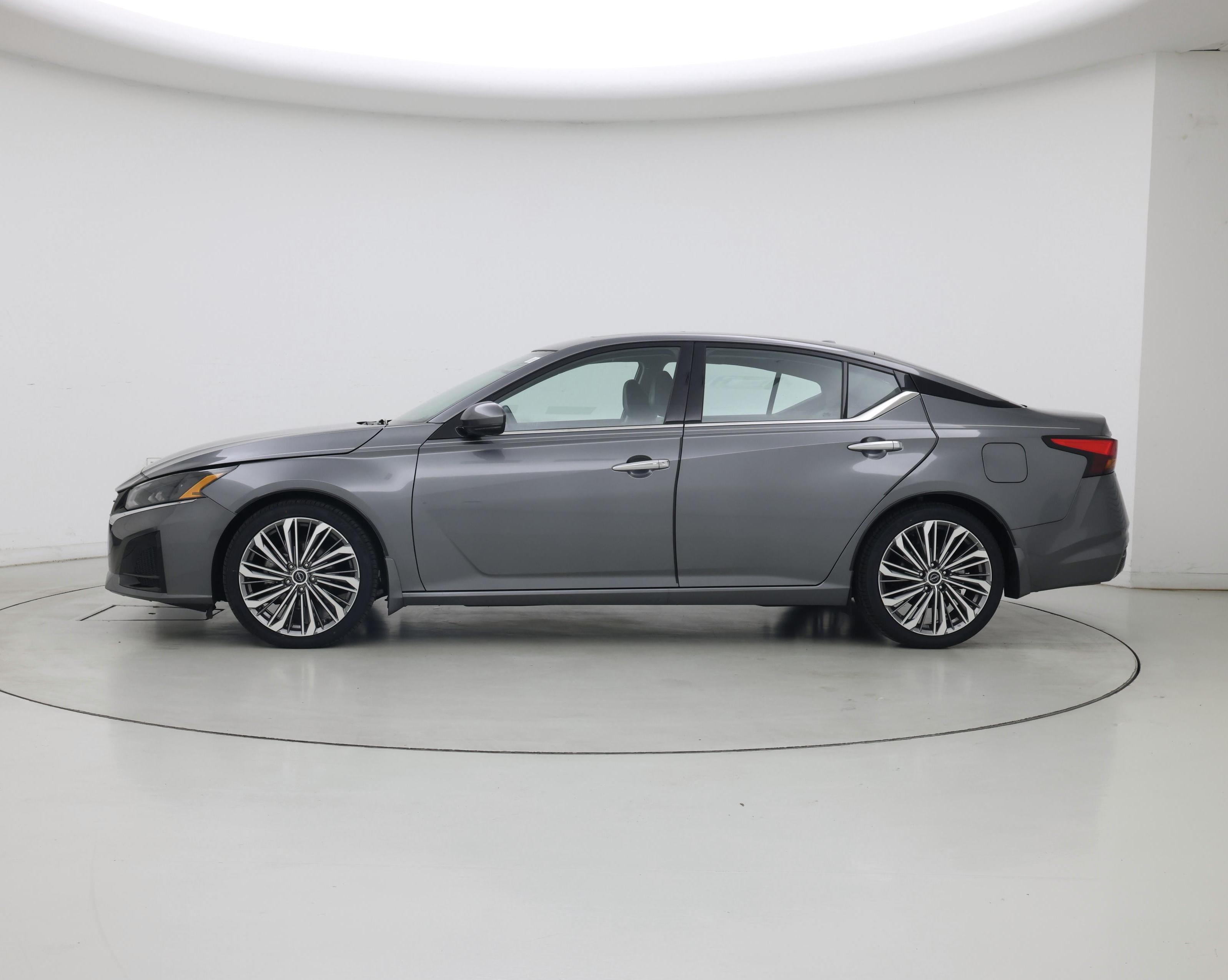 Thumbnail: 2023 Nissan Altima - 3