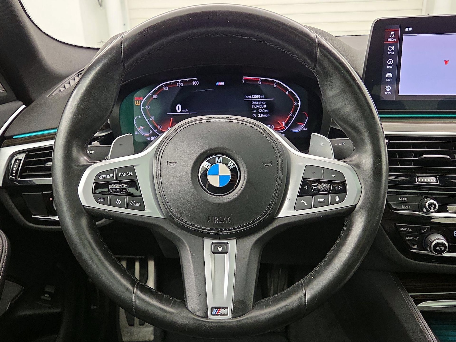2022 BMW 5 Series 530i - Photo 11