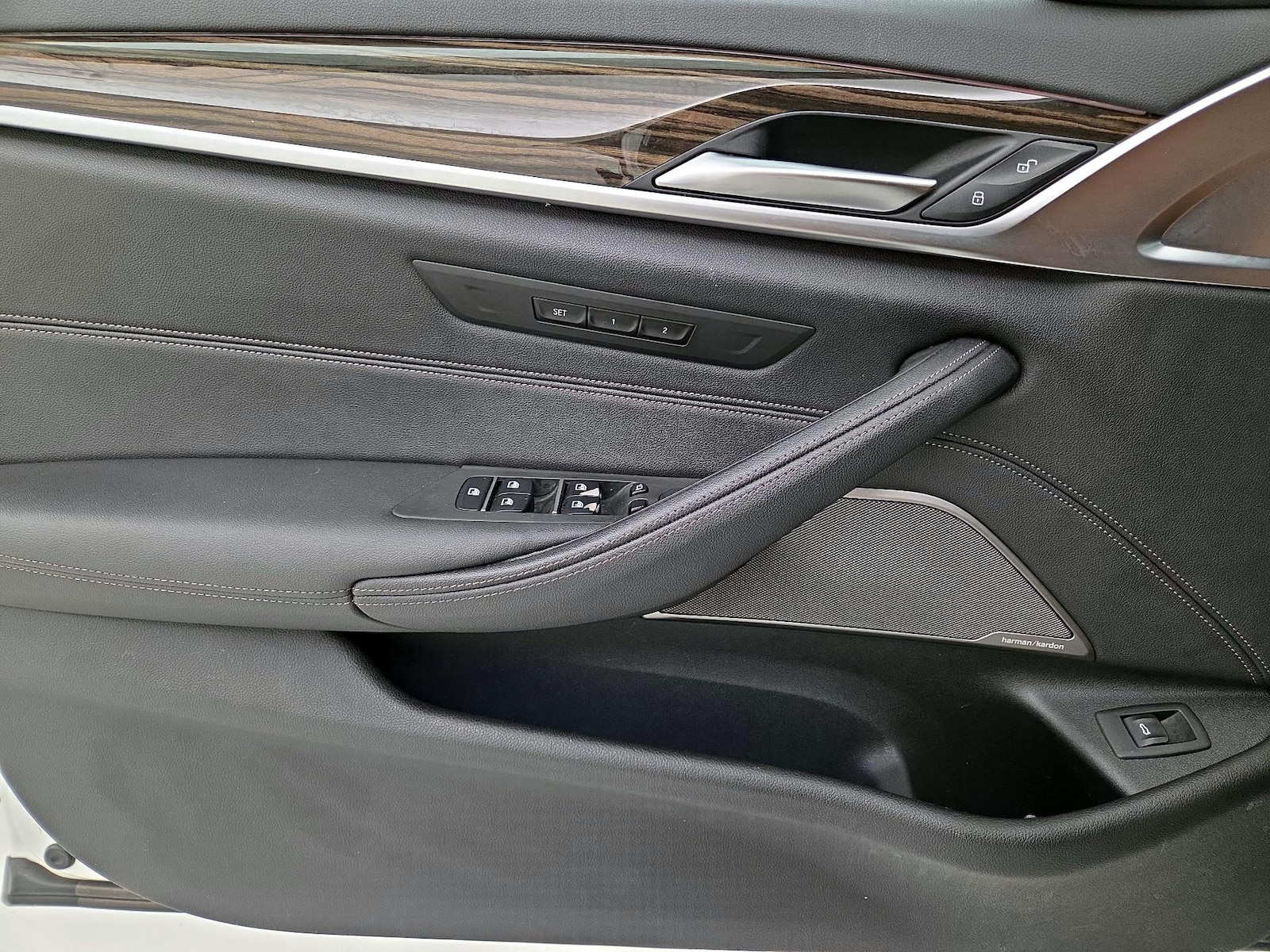 2022 BMW 5 Series 530i - Photo 13