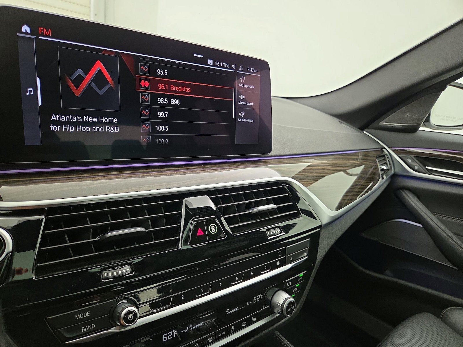 2022 BMW 5 Series 530i - Photo 17