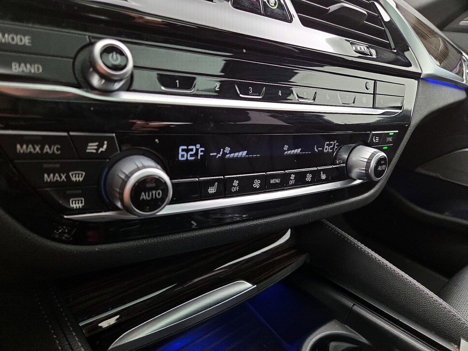 2022 BMW 5 Series 530i - Photo 18