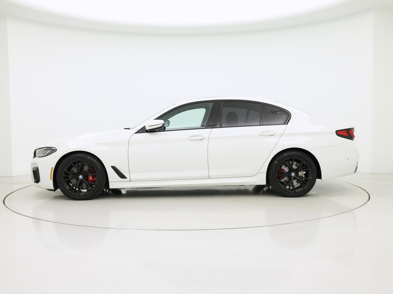 2022 BMW 5 Series 530i - Photo 4
