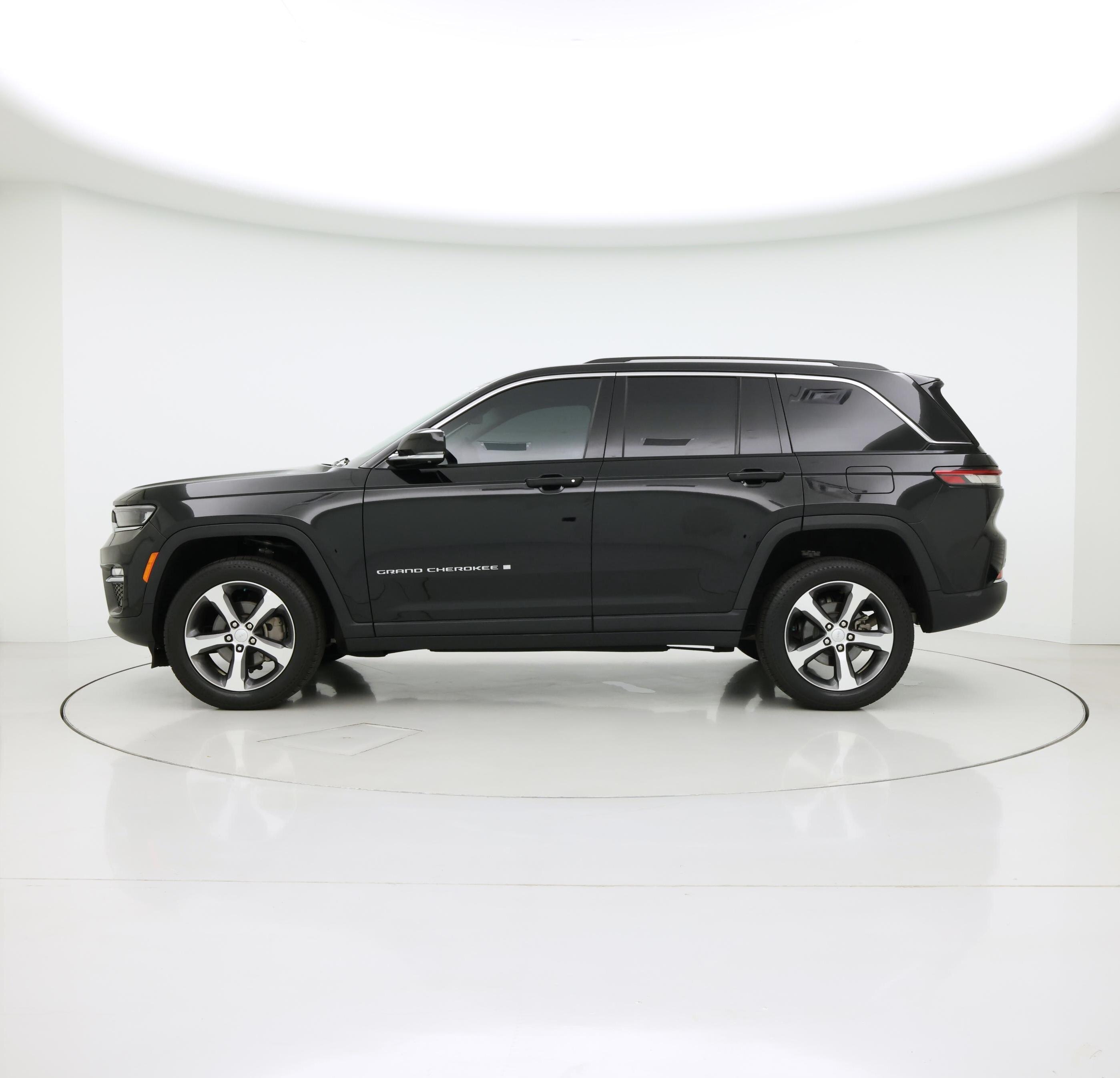 Thumbnail: 2023 Jeep Grand Cherokee - 3