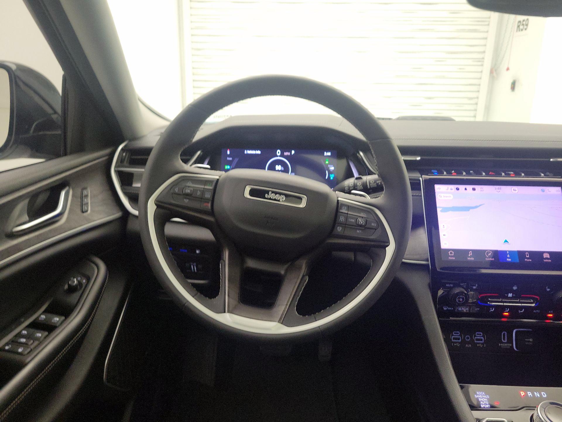 Thumbnail: 2022 Jeep Grand Cherokee - 10