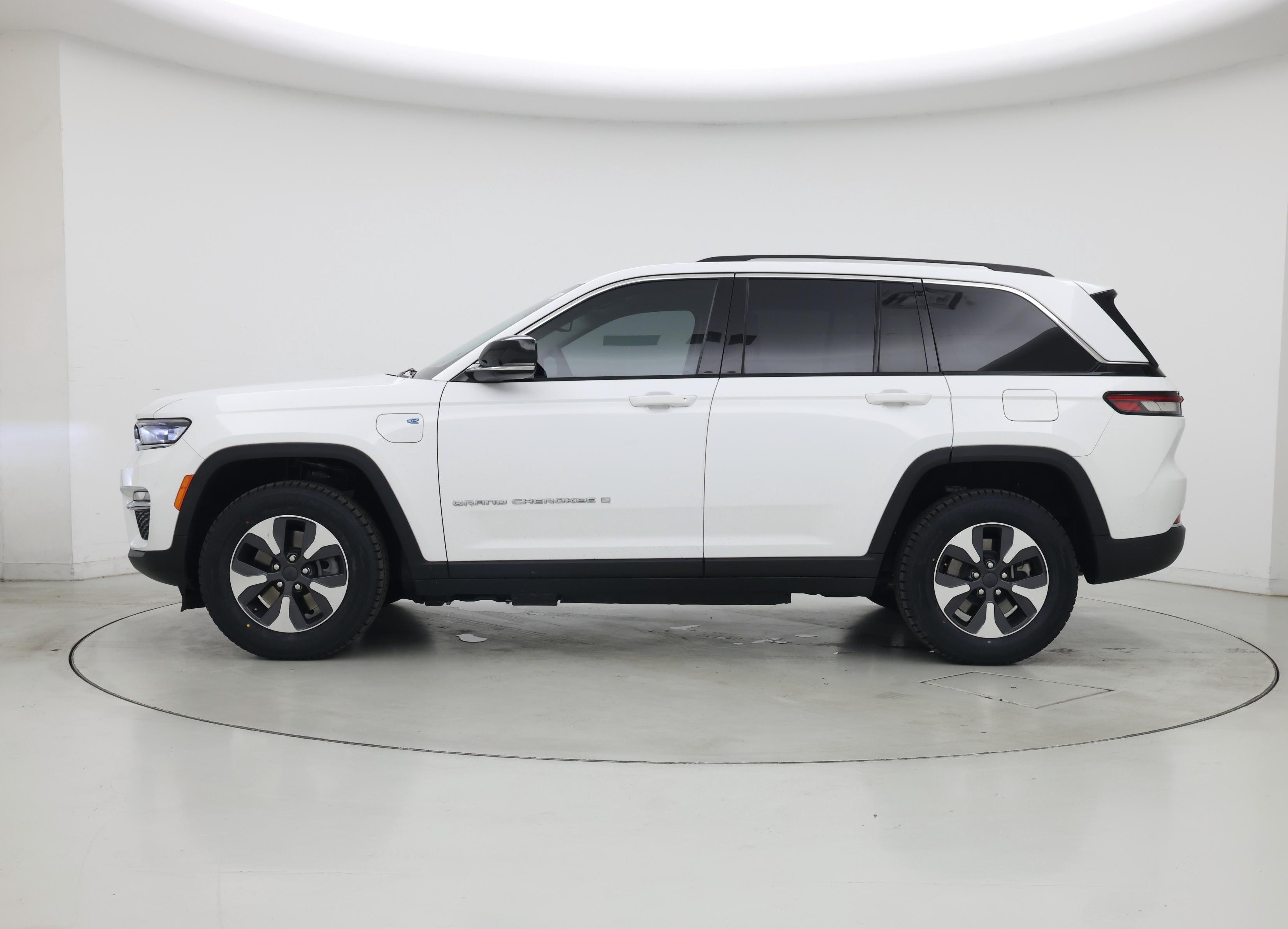 Thumbnail: 2022 Jeep Grand Cherokee - 3