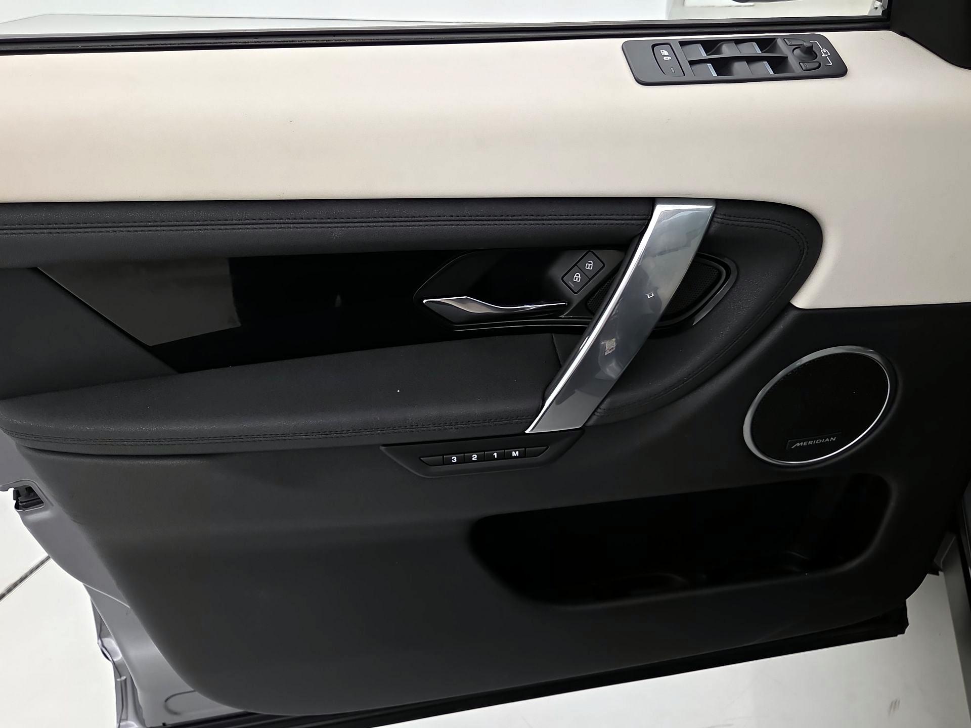 Thumbnail: 2021 Land Rover Discovery Sport - 12