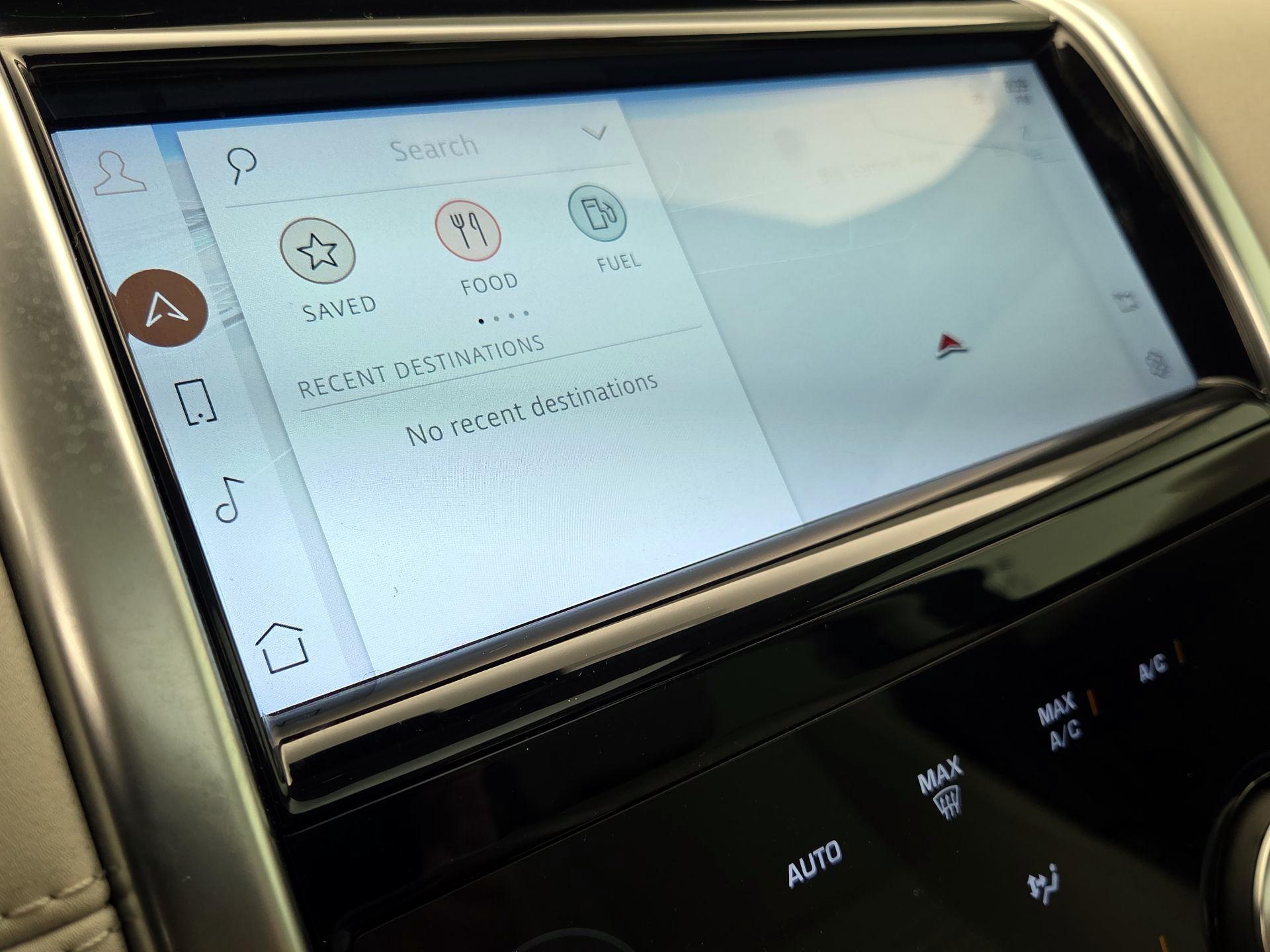 Thumbnail: 2021 Land Rover Discovery Sport - 14