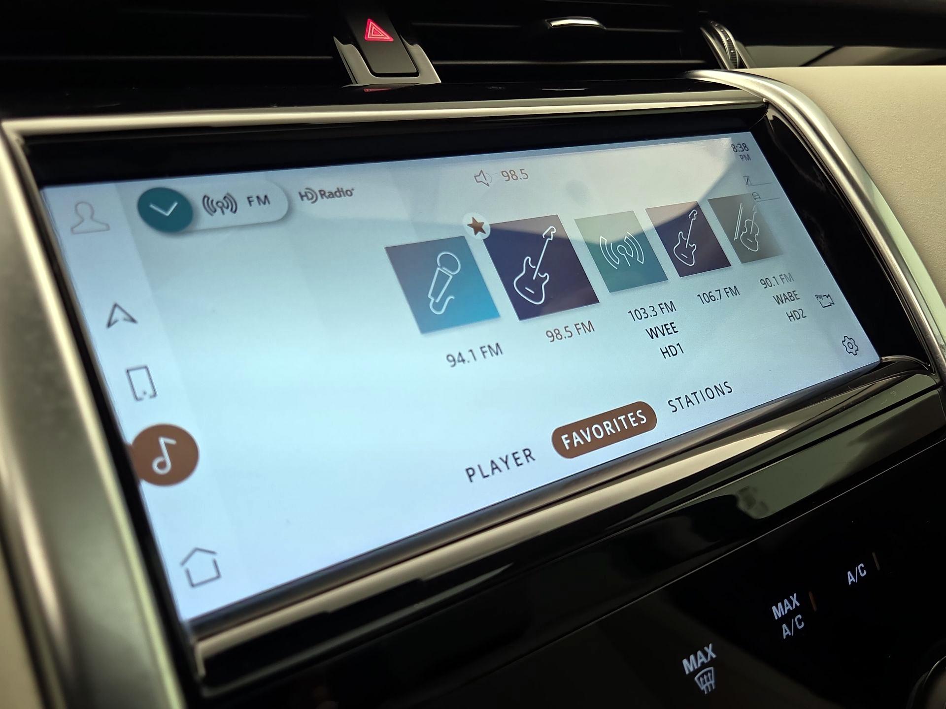 Thumbnail: 2021 Land Rover Discovery Sport - 16